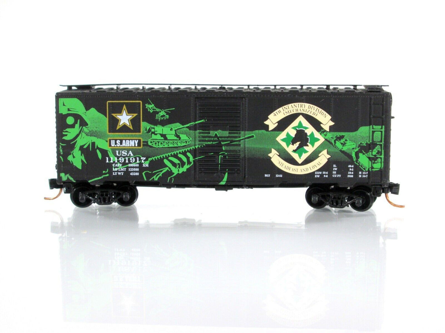 N Scale **US ARMY 4th Infantry Division** Box Car - USA 11191917 - DELUXE 240211