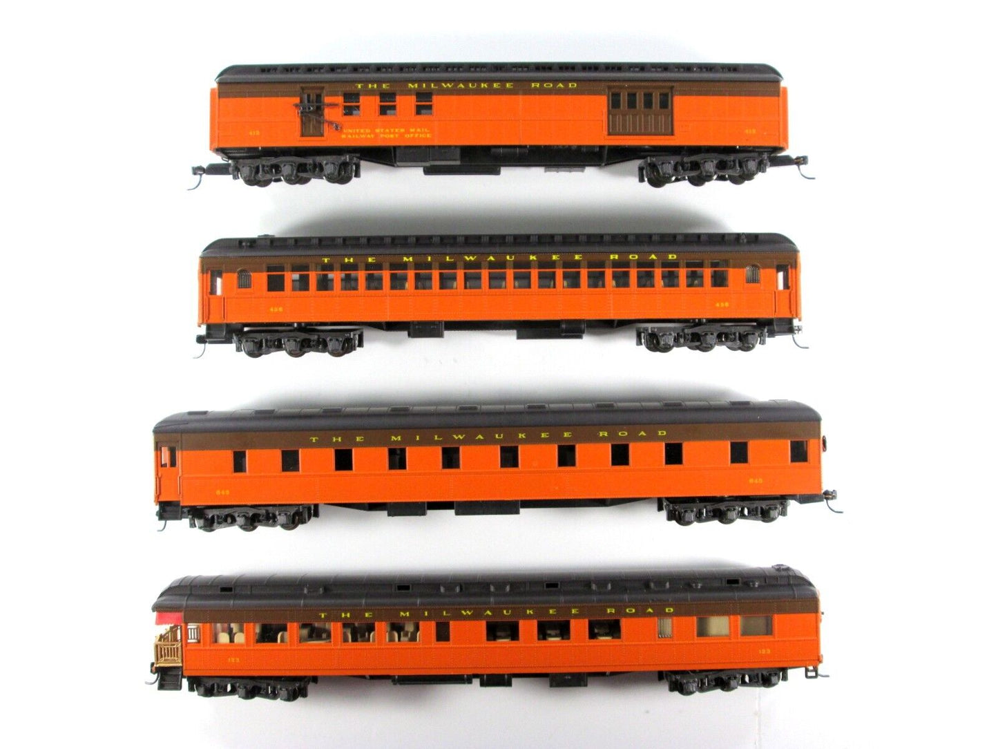 HO Scale MILWAUKEE ROAD 1920s 4-Passenger Set B - Rivarossi 6905, Knuckle Cplrs
