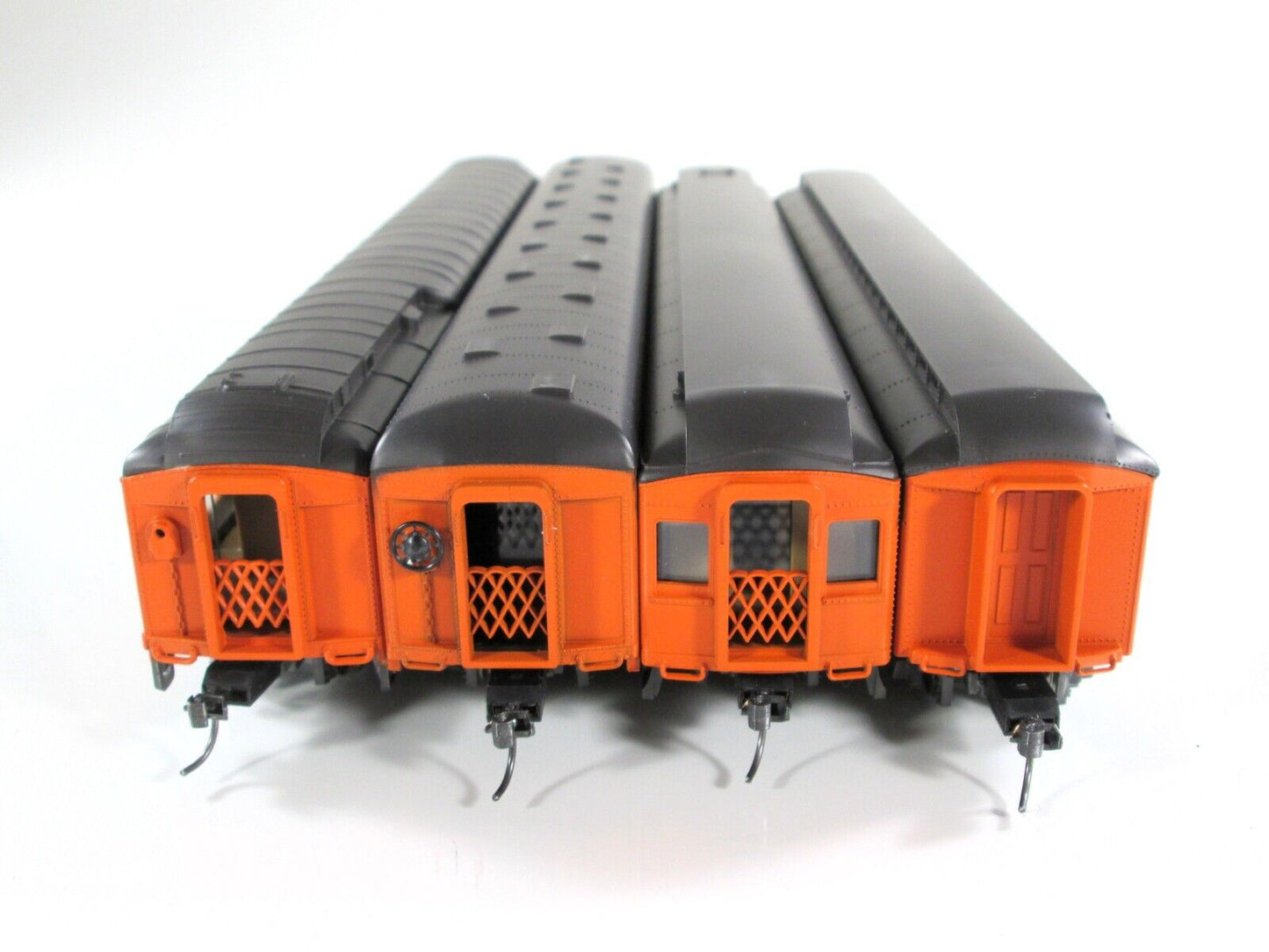 HO Scale MILWAUKEE ROAD 1920s 4-Passenger Set B - Rivarossi 6905, Knuckle Cplrs