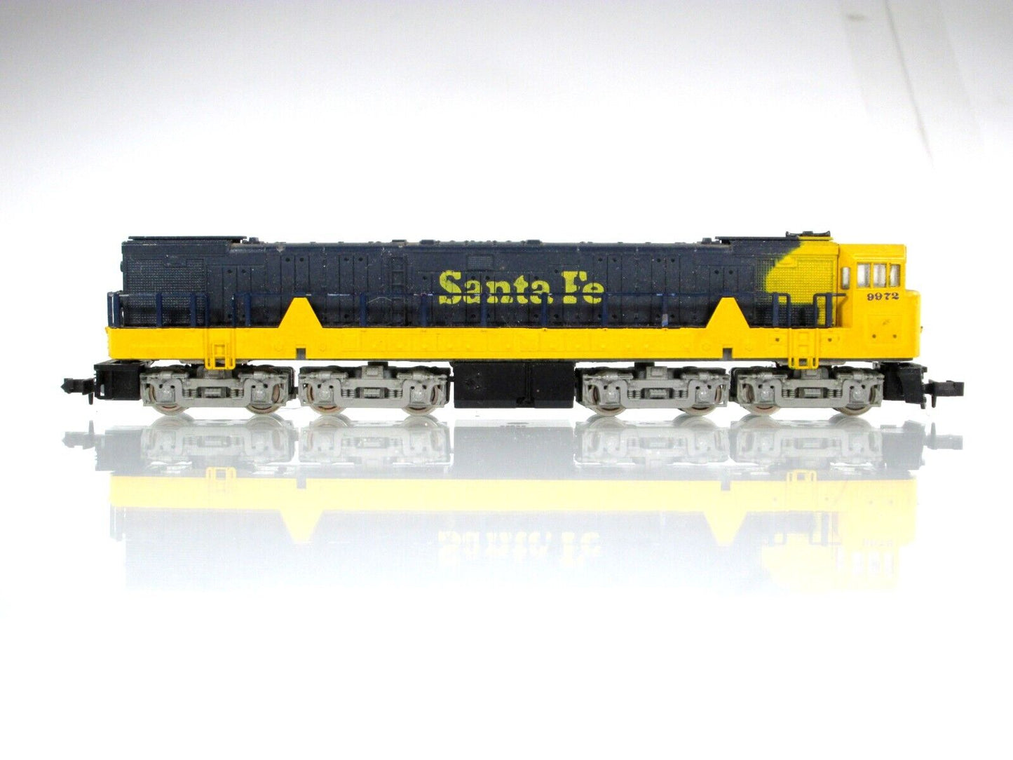 N Scale ***SANTA FE*** GE U50 Diesel Locomotive, ATSF 9972 - Con-Cor 3301