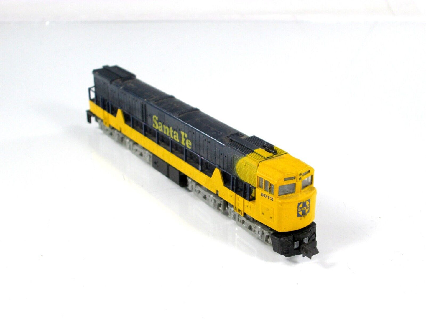 N Scale ***SANTA FE*** GE U50 Diesel Locomotive, ATSF 9972 - Con-Cor 3301