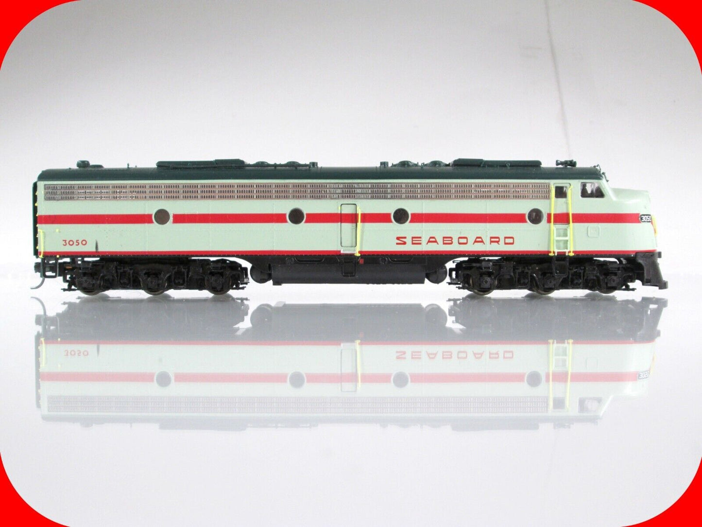 HO Scale SEABOARD SYSTEM E8/9 Diesel Locomotive, SBD 3050 -- PROTO 2000 -- 21009