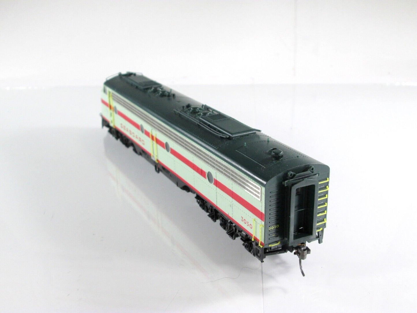 HO Scale SEABOARD SYSTEM E8/9 Diesel Locomotive, SBD 3050 -- PROTO 2000 -- 21009
