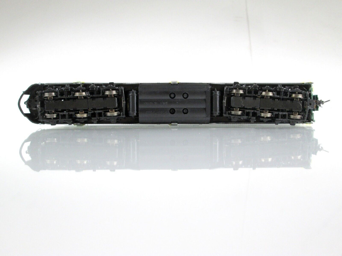 HO Scale SEABOARD SYSTEM E8/9 Diesel Locomotive, SBD 3050 -- PROTO 2000 -- 21009