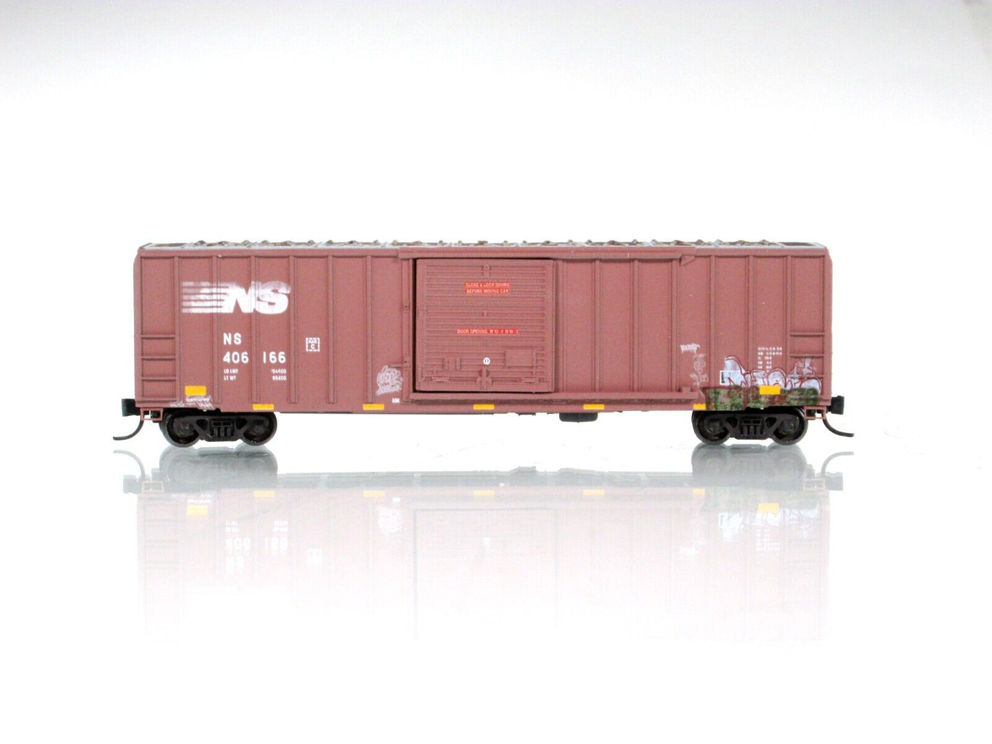 N Scale *NORFOLK SOUTHERN* Animal Graffiti Box Car -Micro Trains 02552730 *RARE