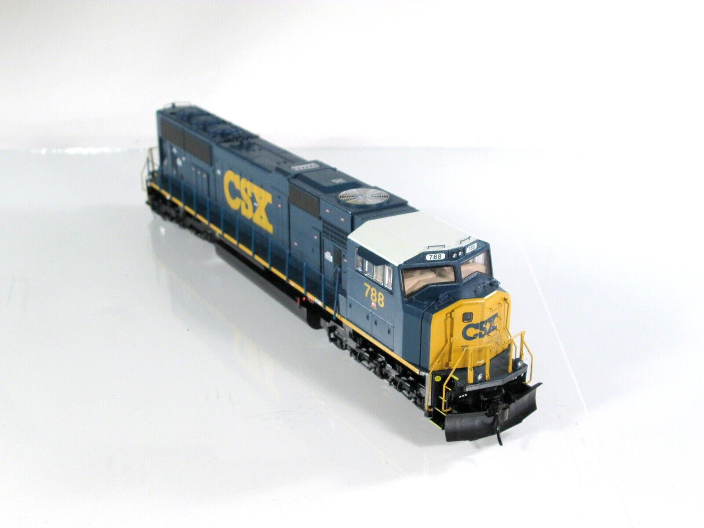 HO Scale *CSX* SD-70MAC Diesel Locomotive #788 -Athearn Genesis G6412, DCC Ready