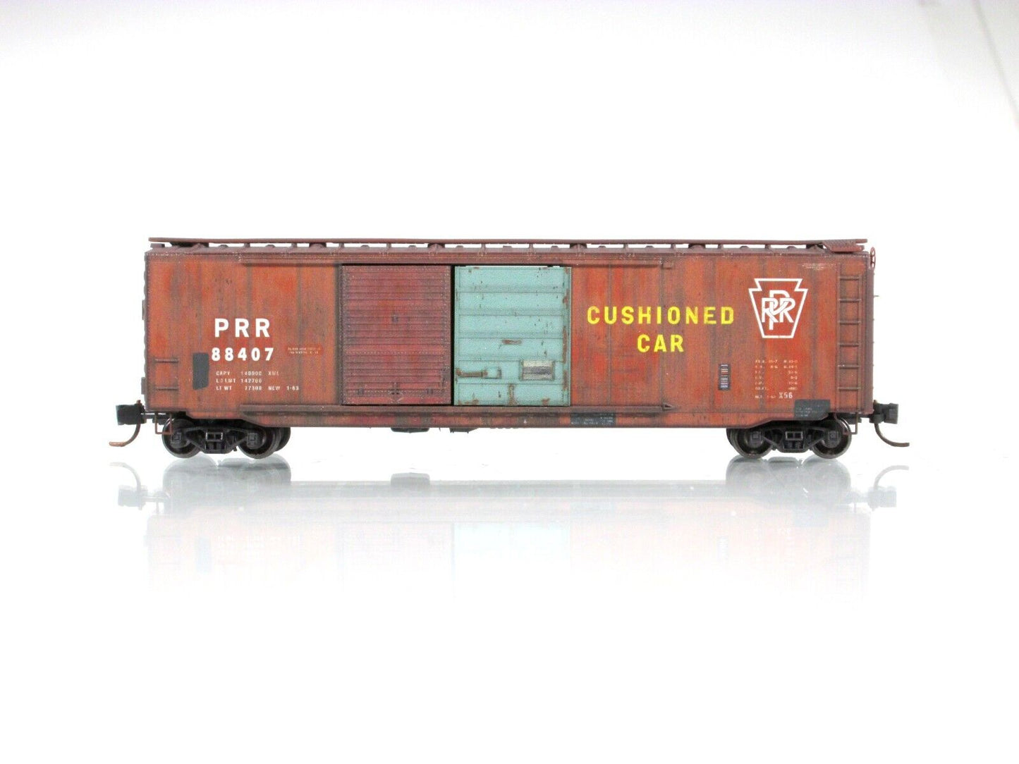 N Scale ***PENNSYLVANIA*** Weathered Box Car PRR #88407 - Micro Trains 03452440