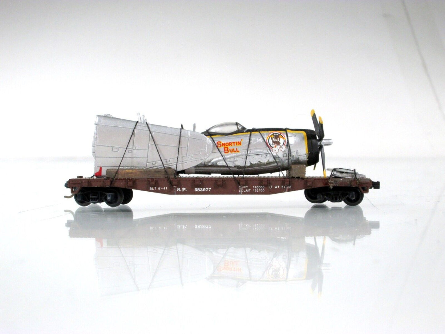 N Scale United States WWII Fighter Plane on Flat Car - Con-Cor, MTL Couplers