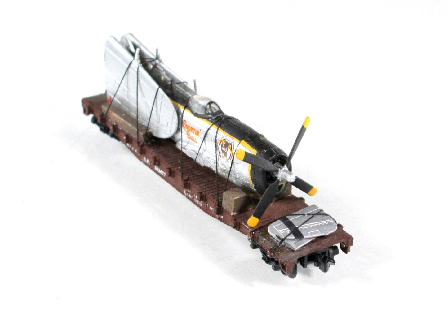 N Scale United States WWII Fighter Plane on Flat Car - Con-Cor, MTL Couplers
