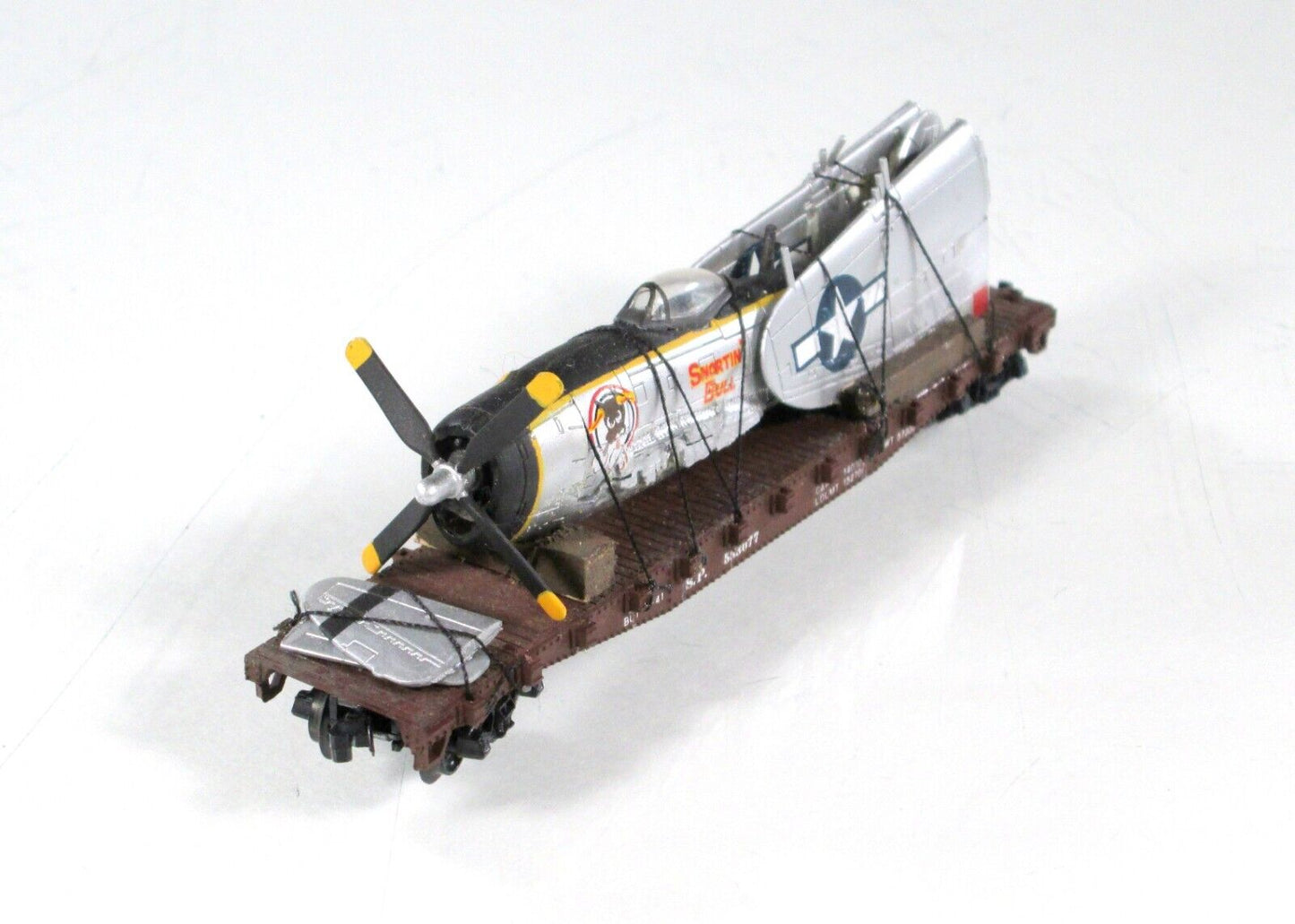 N Scale United States WWII Fighter Plane on Flat Car - Con-Cor, MTL Couplers
