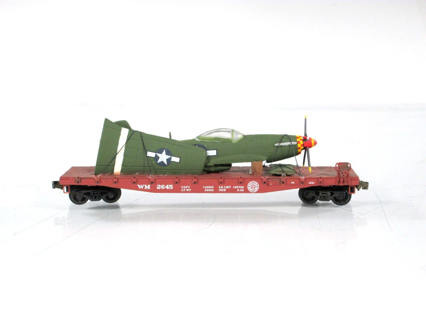 N Scale United States WWII Fighter Plane on Flat Car -Micro Trains, Knuckle Cplr