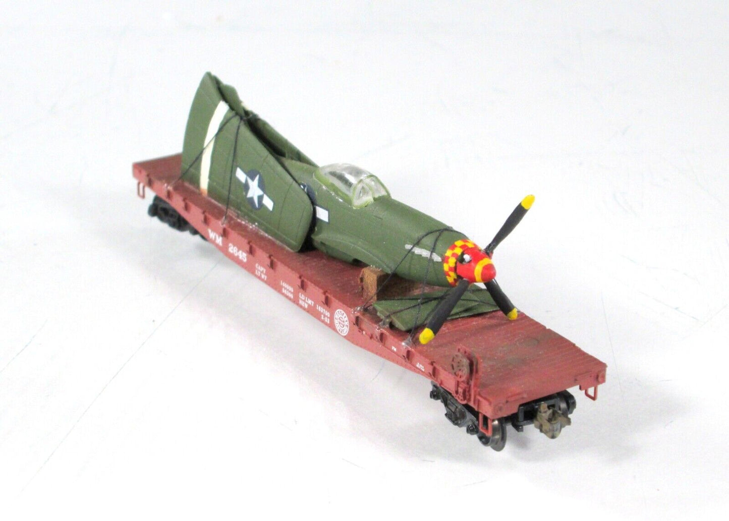 N Scale United States WWII Fighter Plane on Flat Car -Micro Trains, Knuckle Cplr