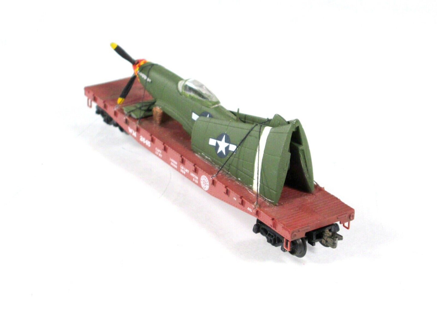 N Scale United States WWII Fighter Plane on Flat Car -Micro Trains, Knuckle Cplr