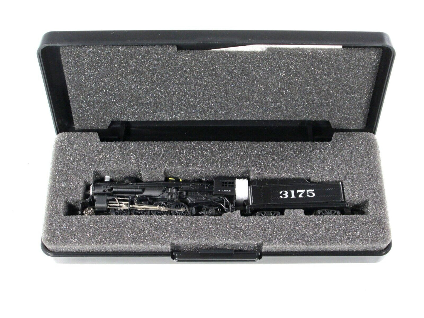 N Scale **SANTA FE** USRA 2-8-2 Locomotive, ATSF 3175 - Model Power *Metal* 7572