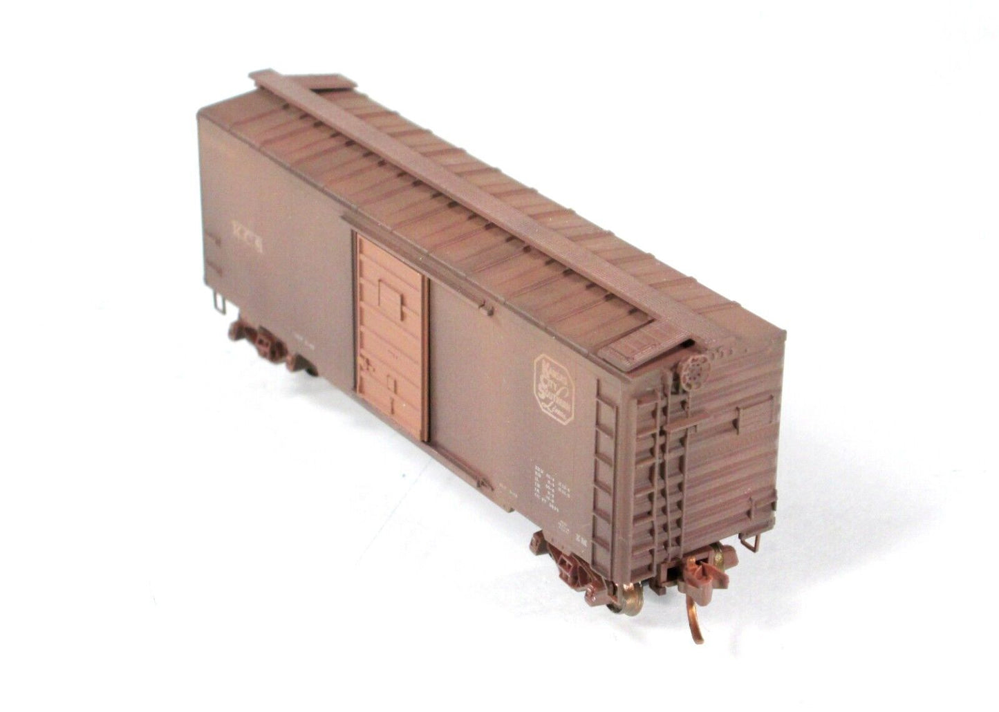 N Scale ***KANSAS CITY SOUTHERN*** Weathered 40' Box Car - Micro Trains 02051966