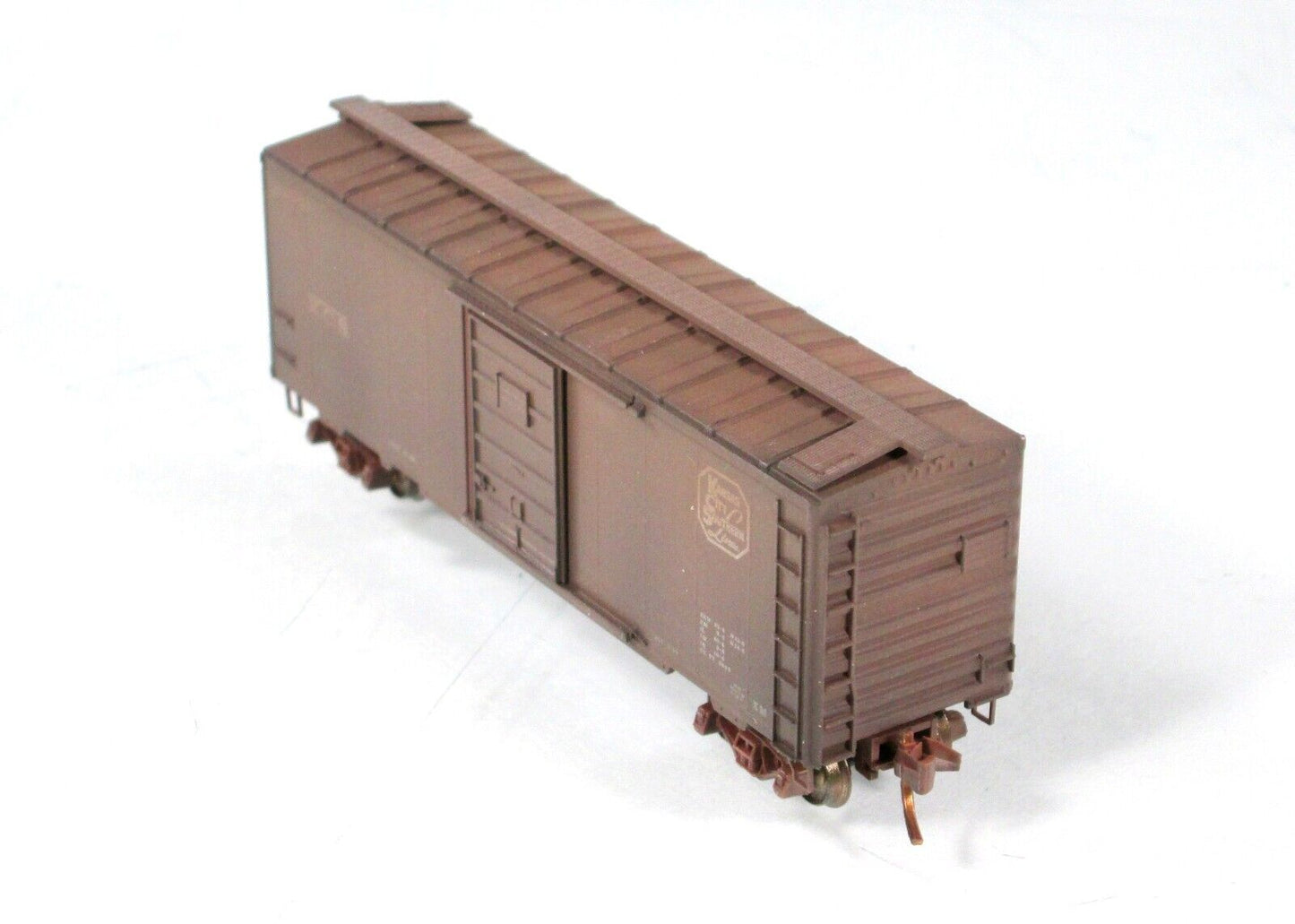 N Scale ***KANSAS CITY SOUTHERN*** Weathered 40' Box Car - Micro Trains 02051966