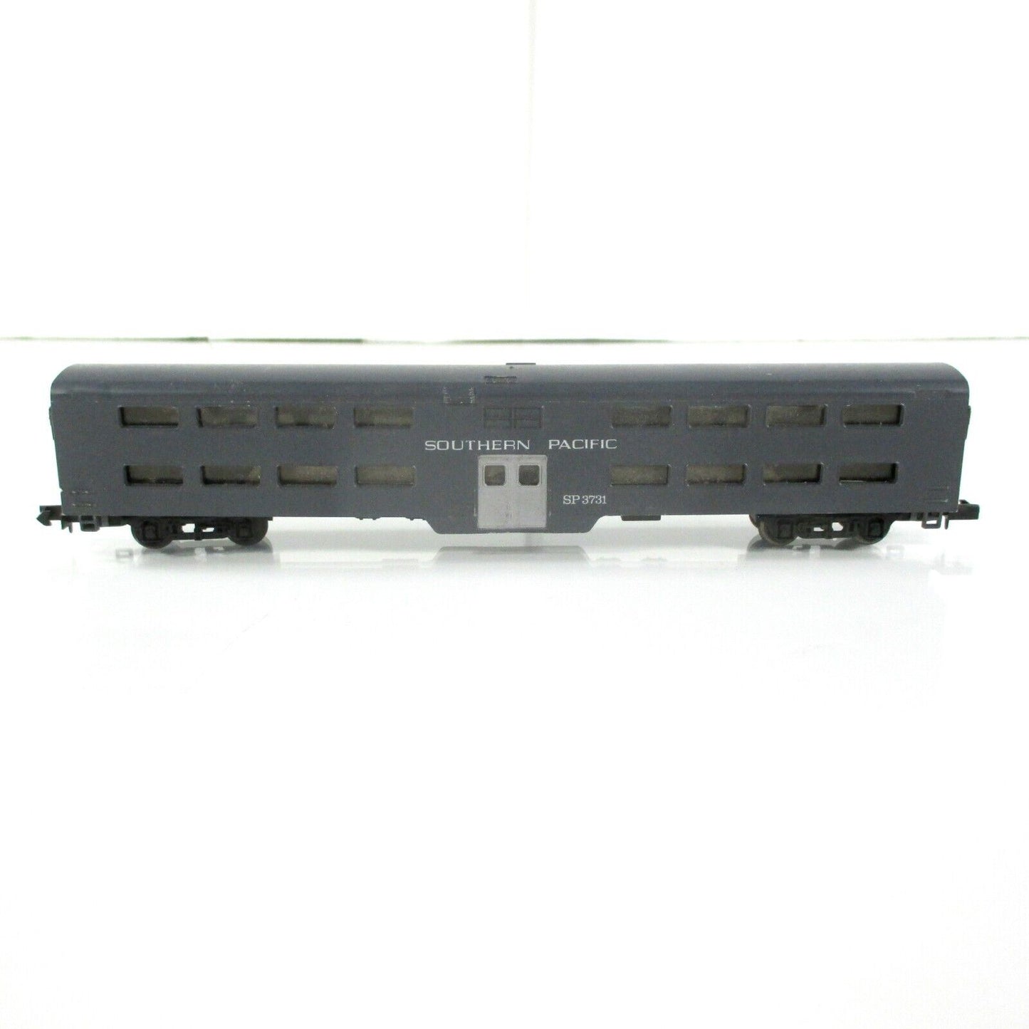 N Scale SOUTHERN PACIFIC Bi-Level Commuter Coach Car - SP #3731 -  Arnold 0357-S