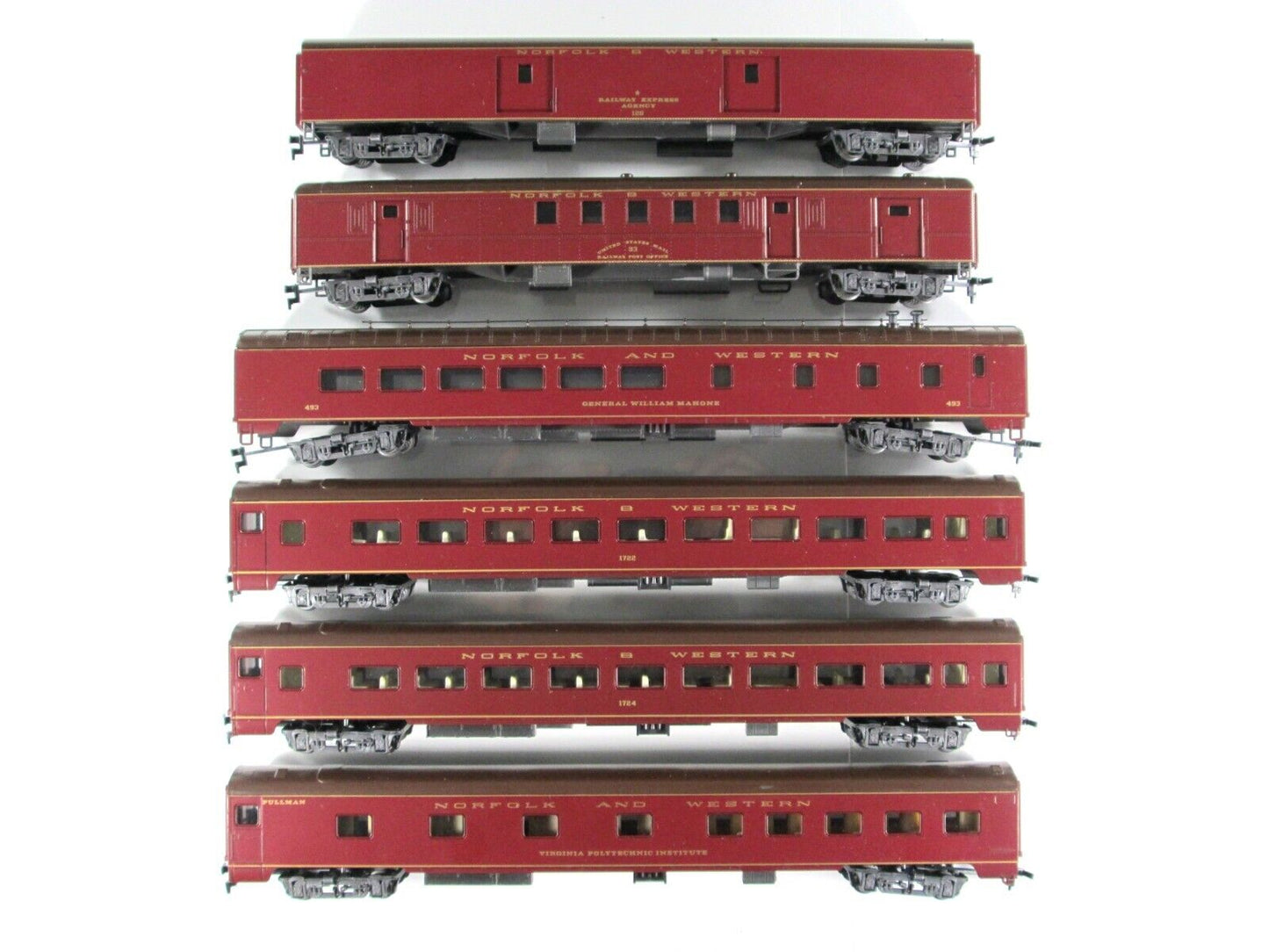 HO Scale *Norfolk & Western POWHATAN ARROW* Passenger Car Set - Bachmann 43-1291