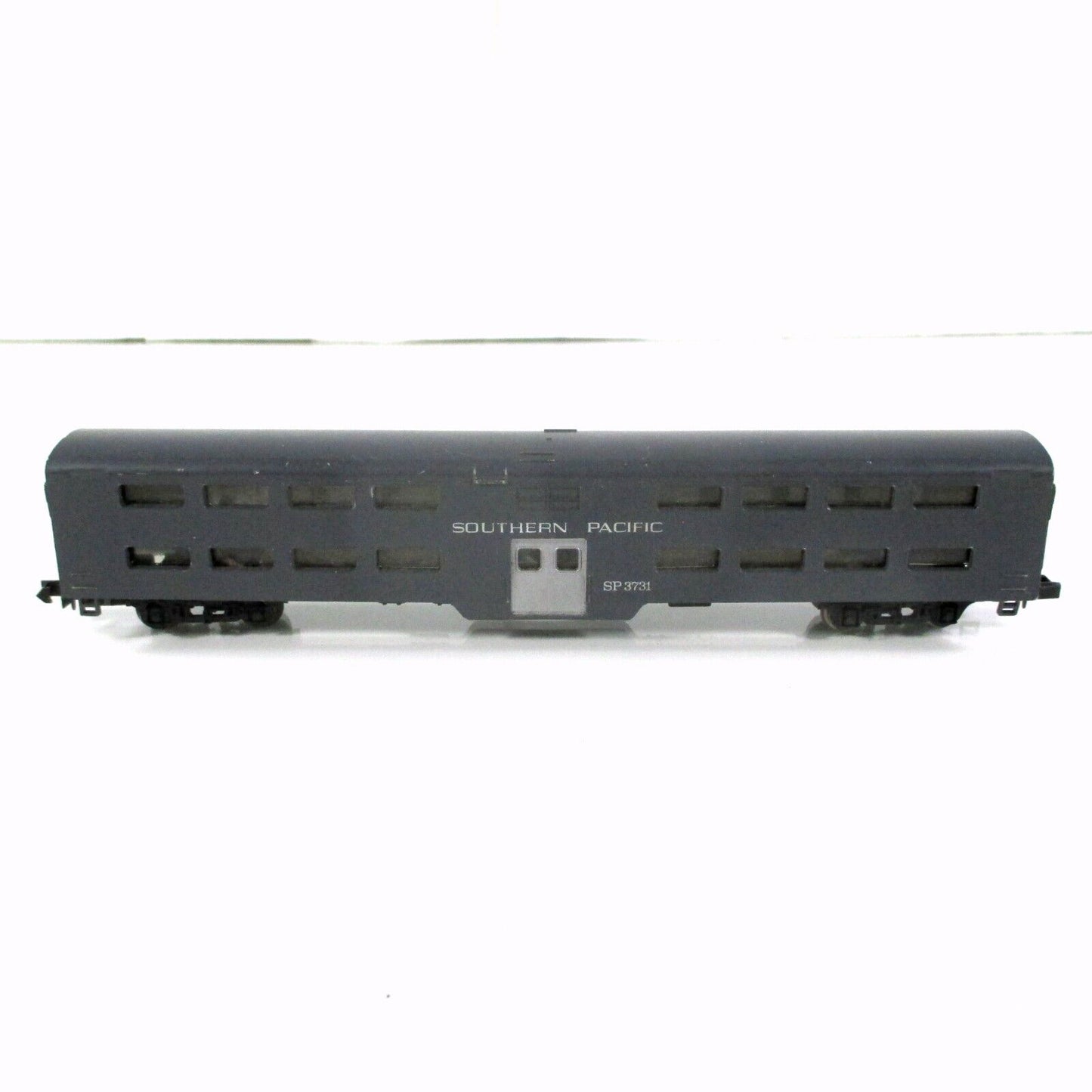 N Scale SOUTHERN PACIFIC Bi-Level Commuter Coach Car - SP #3731 -- Arnold 0357-S