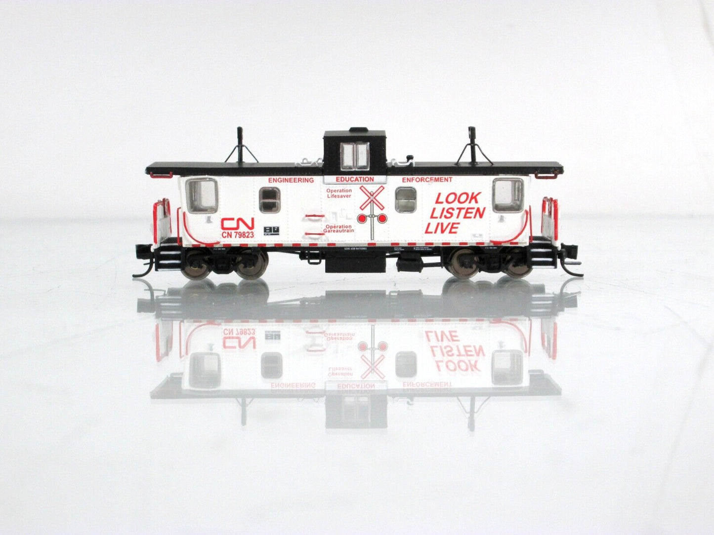 N Scale *CN -- POINT St CHARLES* Life Saver Lighted Caboose #79823 - Rapido 2030