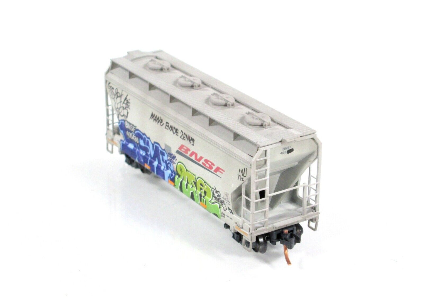 N Scale ***BNSF*** Weathered & Graffiti Hopper - #405436 - Micro Trains 09244281