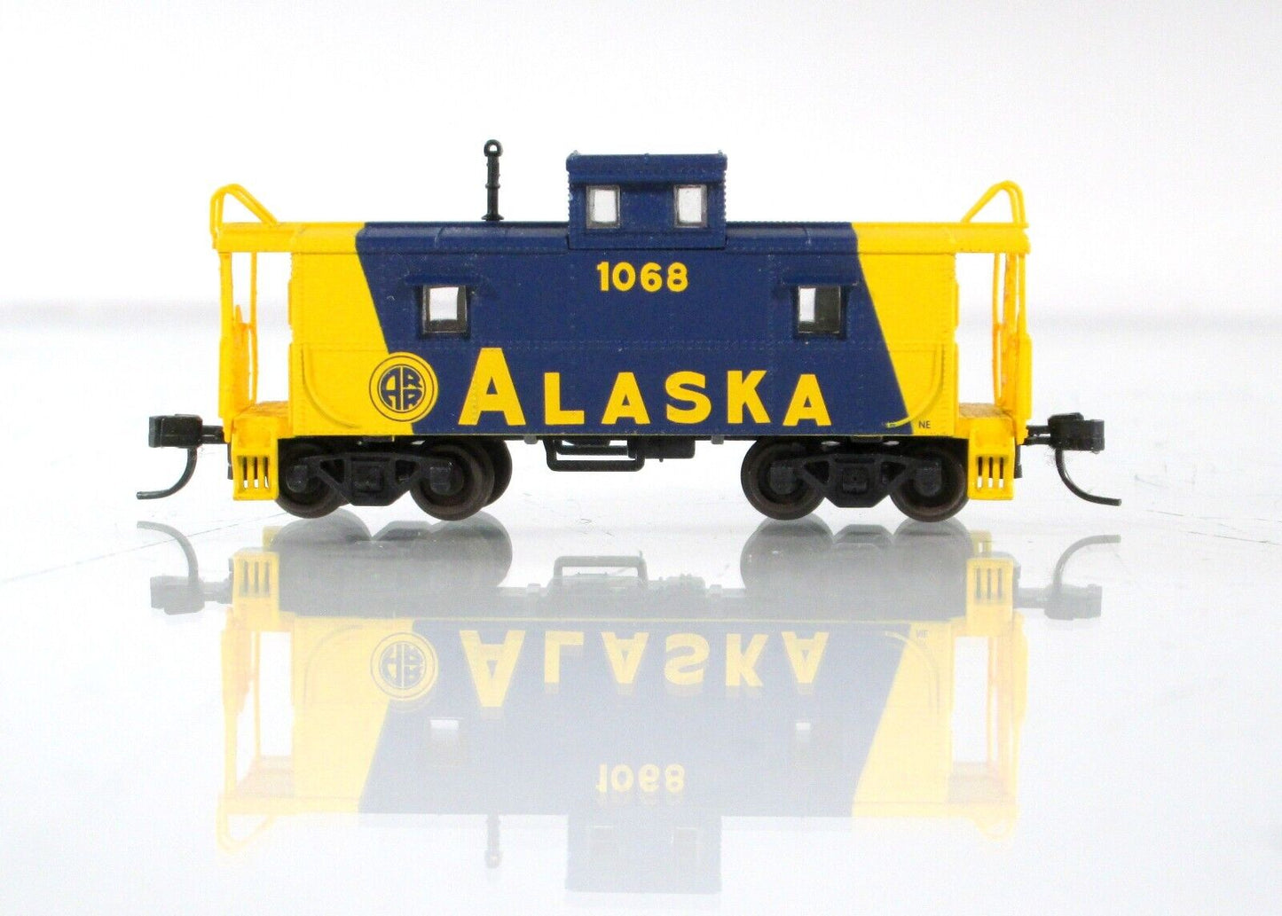 N Scale ***ALASKA*** C&O Steel Cupola Caboose, ARR #1068 - Atlas 50001203 **RARE