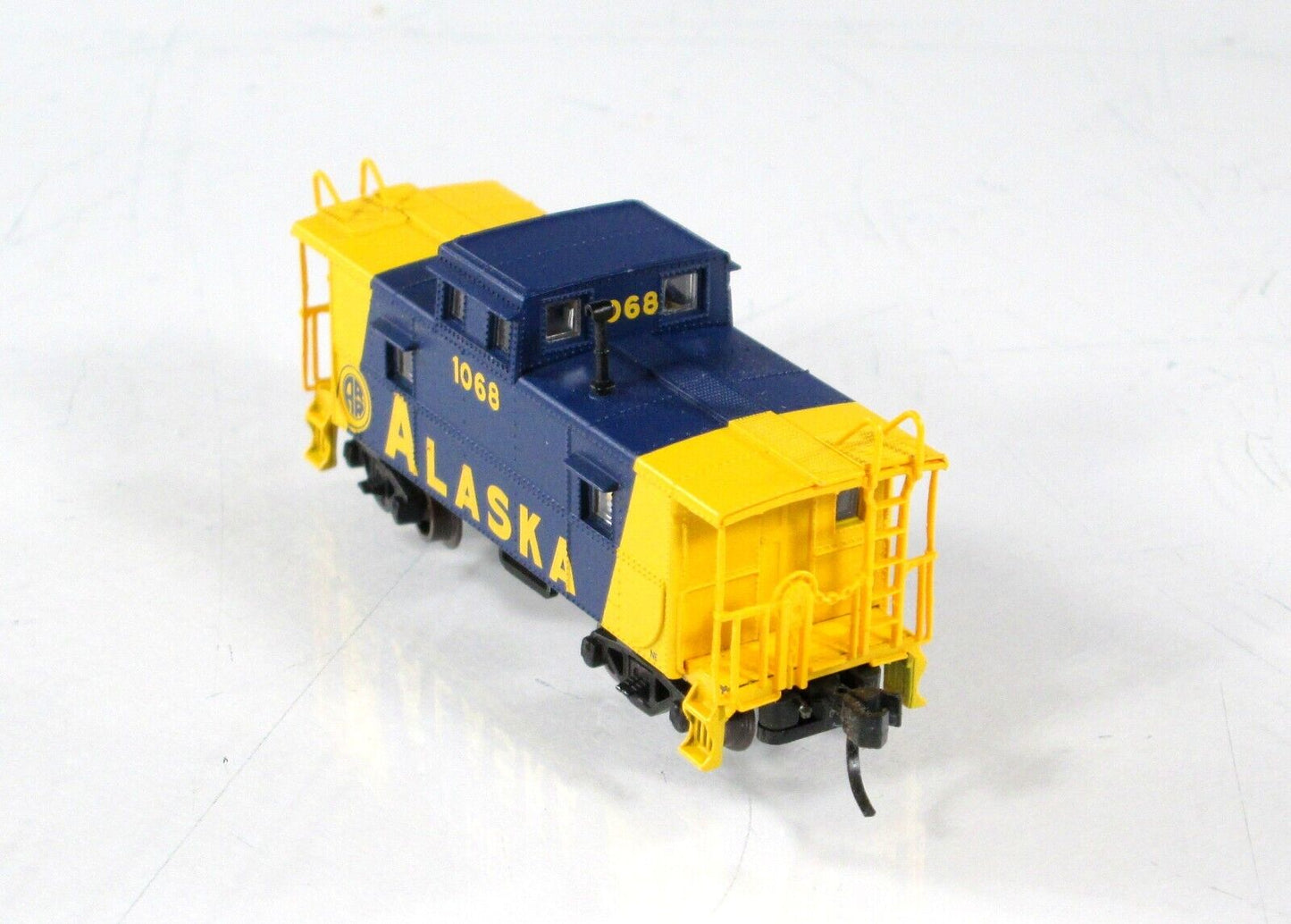 N Scale ***ALASKA*** C&O Steel Cupola Caboose, ARR #1068 - Atlas 50001203 **RARE