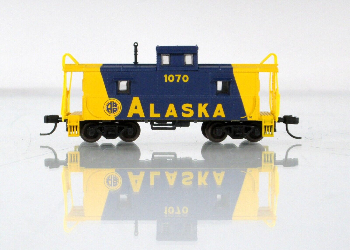 N Scale ***ALASKA*** C&O Steel Cupola Caboose, ARR #1070 - Atlas 50003318 **RARE