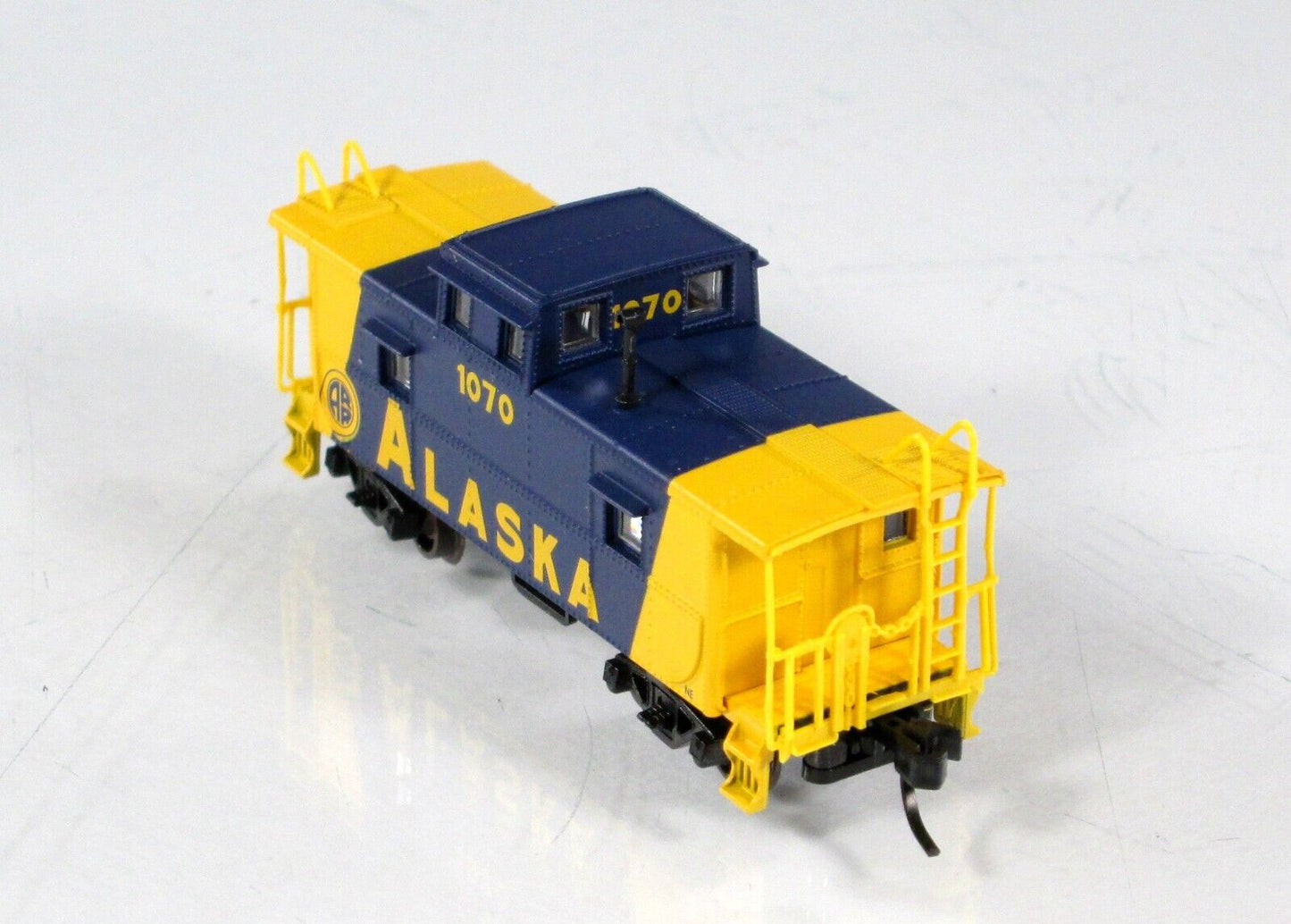N Scale ***ALASKA*** C&O Steel Cupola Caboose, ARR #1070 - Atlas 50003318 **RARE