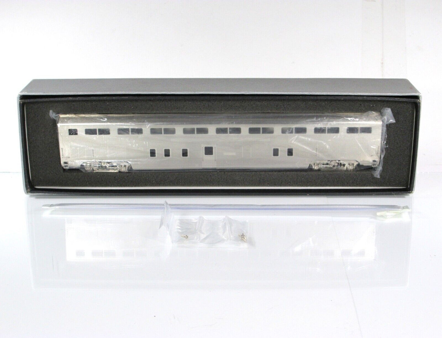 HO Scale BRASS *Santa Fe High Level Transition Chair Car* 528 Series -- HALLMARK