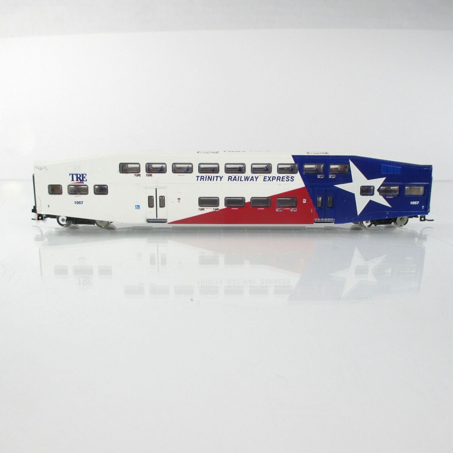 N Scale TRINITY RAILWAY EXPRESS Dallas Bombardier Coach, TRE 1057 -Athearn 10146