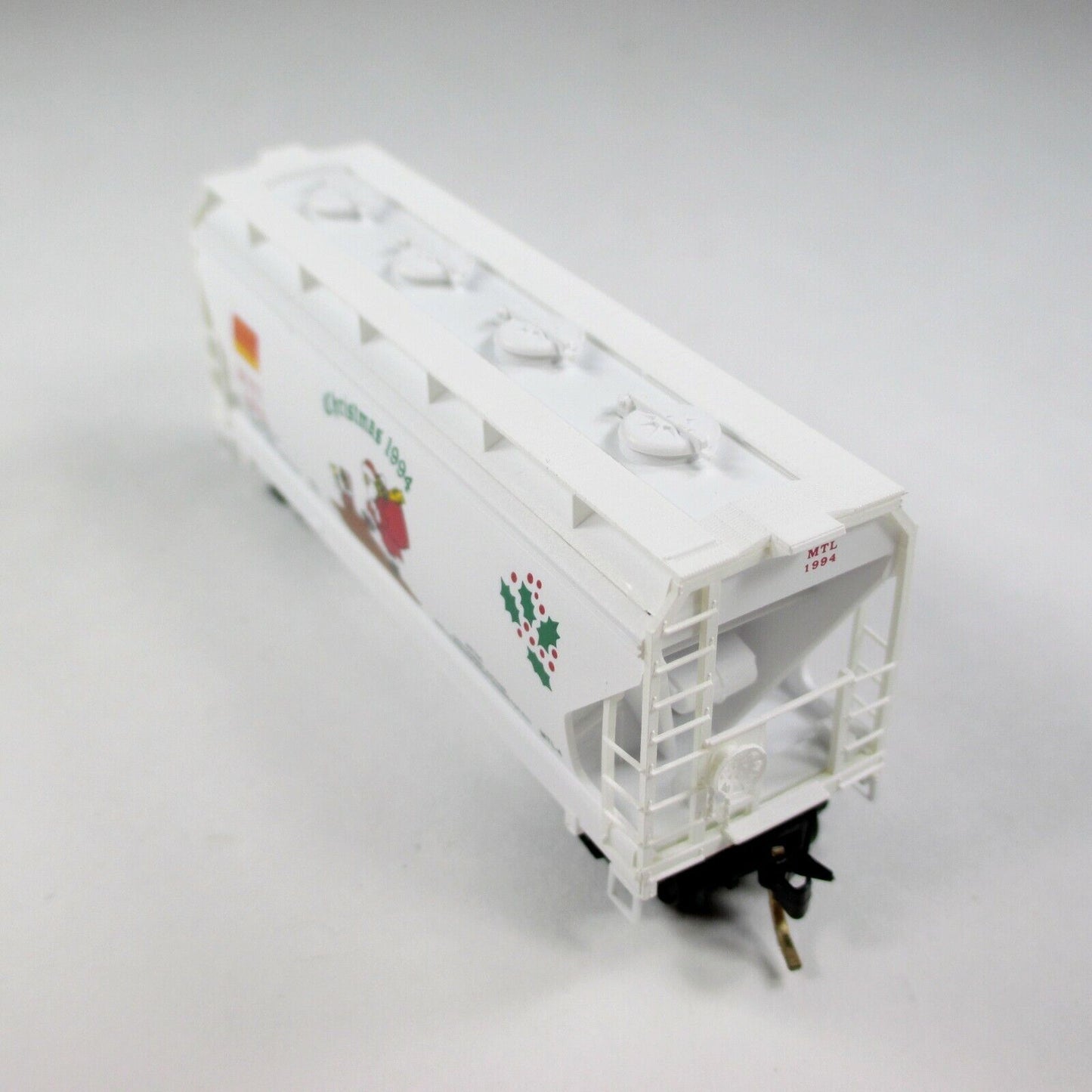 N Scale ***CHRISTMAS HOLIDAY SANTA*** Covered Hopper 1994 --- Micro Trains 92060