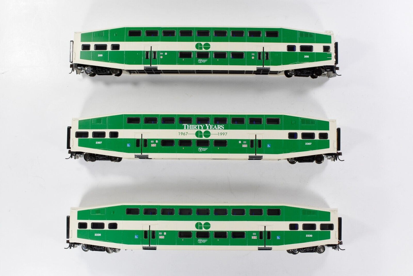 HO Scale GO TRANSIT BOMBARDIER Bi-Level Passenger Car 3-Pack Set -- Athearn 2581