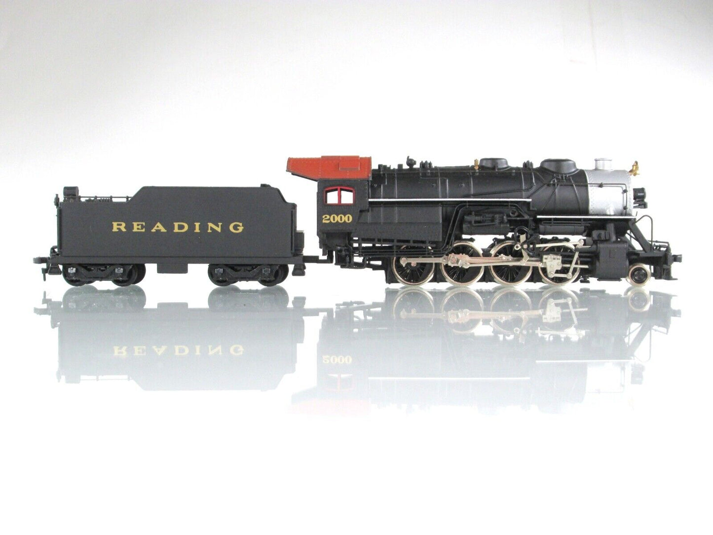 HO Scale **READING** 2-8-0 Consolidation Locomotive w/ *Smoke*  - Bachmann 53010