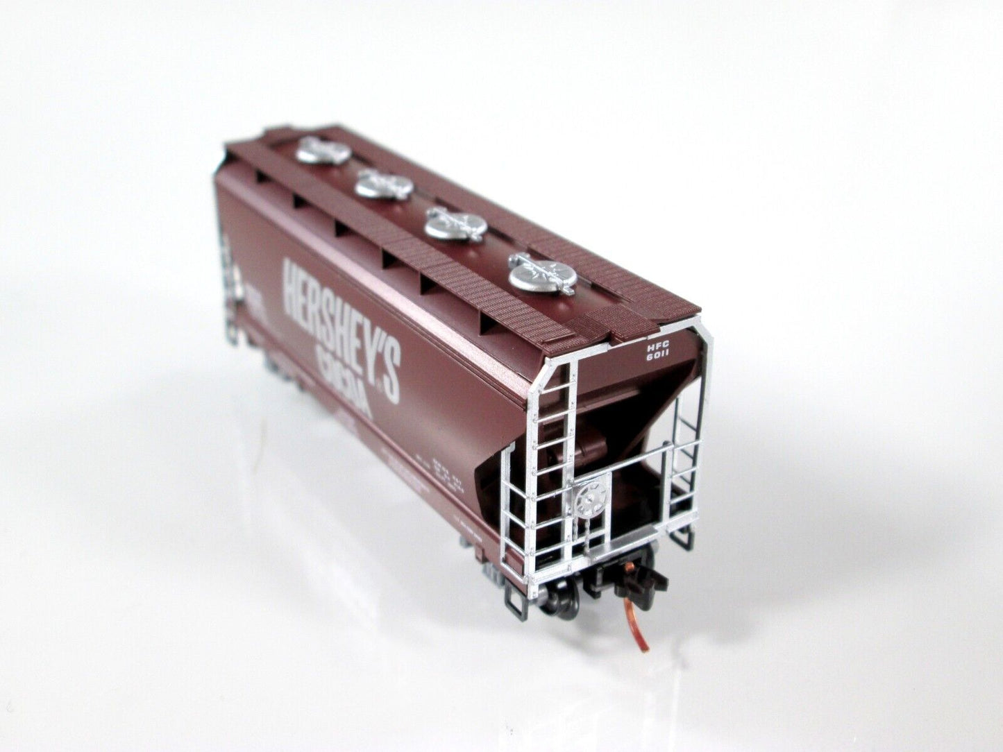 N Scale **Hershey's Cocoa** 2-Bay Covered Hopper - HFC 6011 - Micro Trains 92150