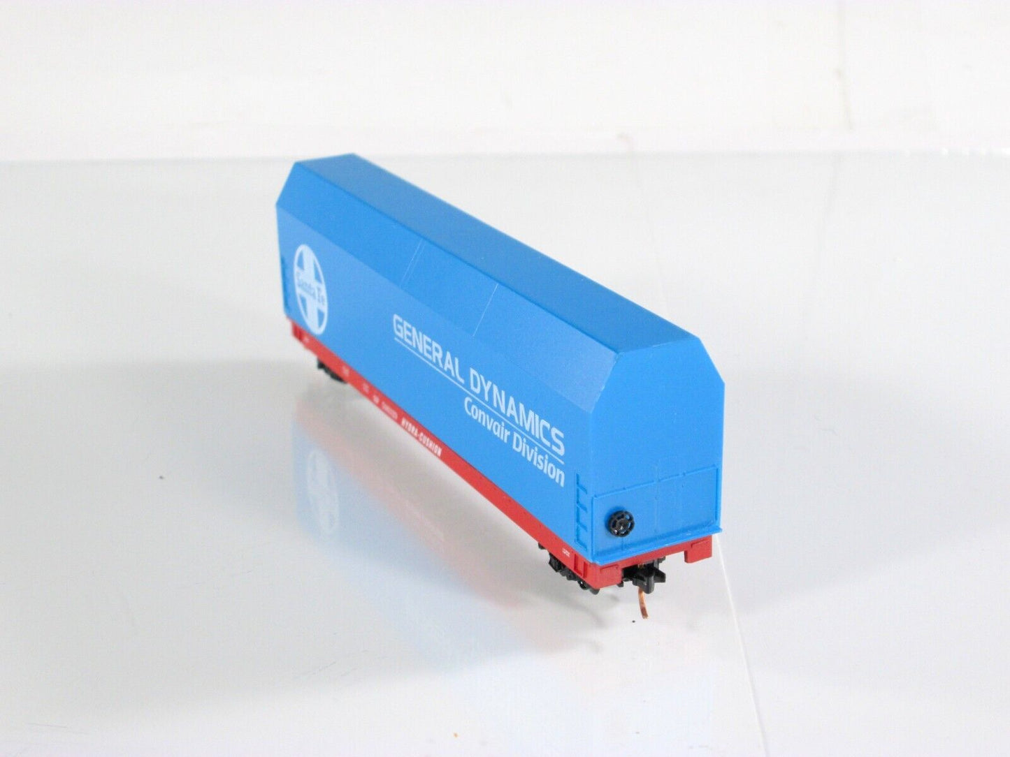 N Scale GENERAL DYNAMICS Santa Fe Aircraft Skybox on Flat Car - SP 598329 -- LBF