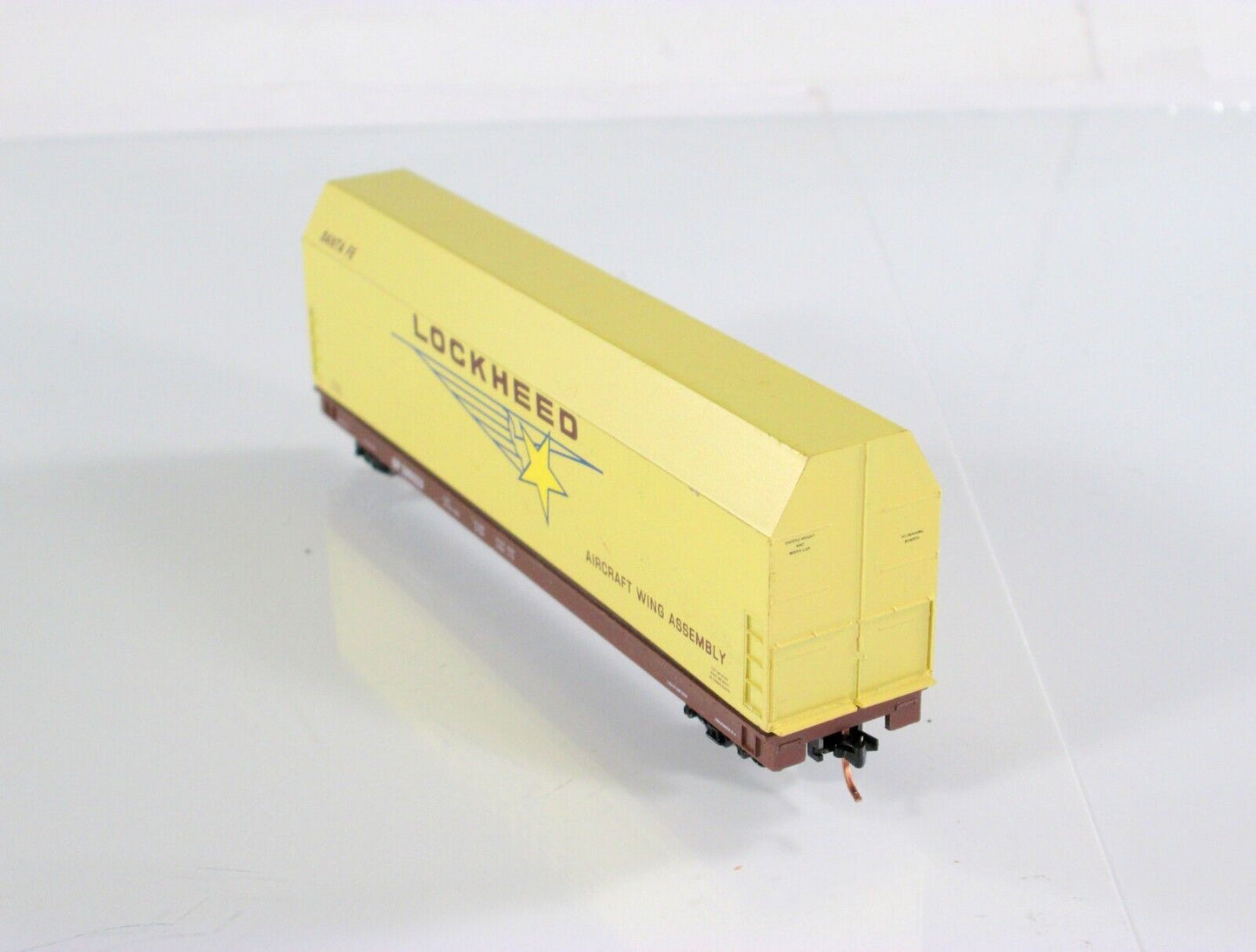 N Scale LOCKHEED Santa Fe Aircraft Assembly Skybox on Flat Car - SP 599313 - LBF
