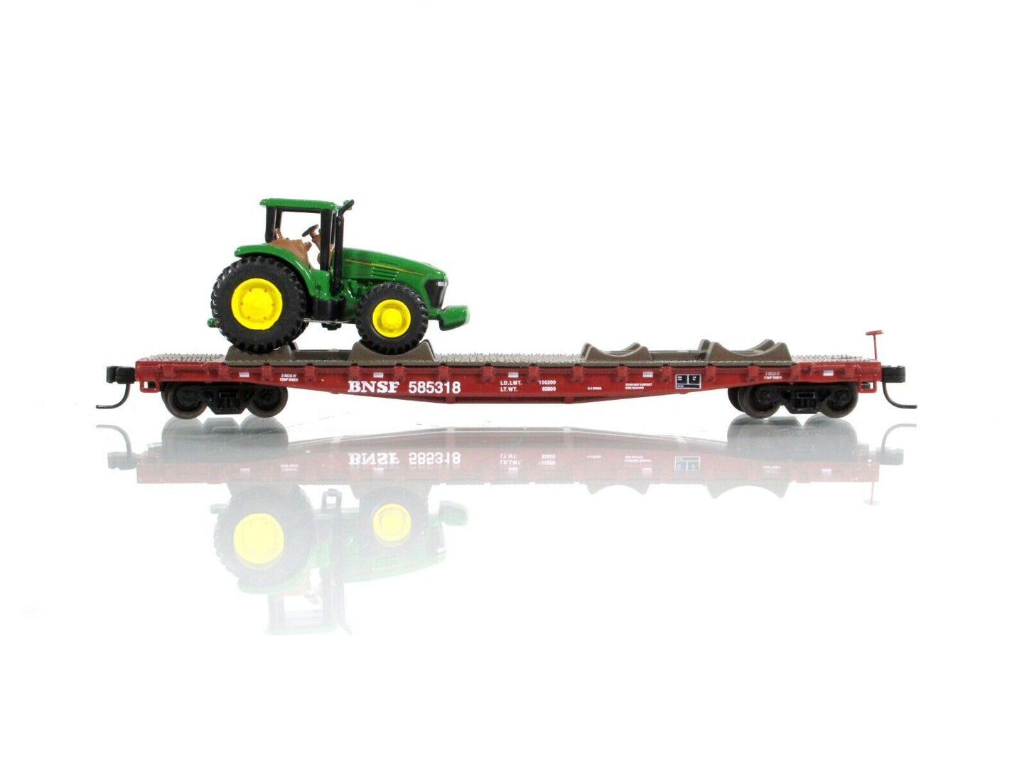 N Scale ***JOHN DEERE*** Tractor on Flat Car, **BNSF** #585318 --- Athearn 10444