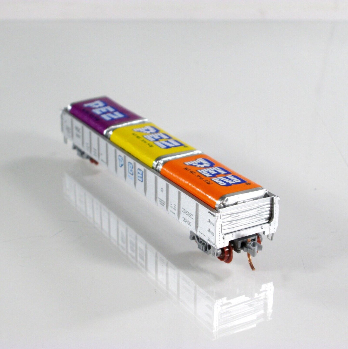 N Scale PEZ Candy 50' Gondola - Micro Trains Special Run - NSC MTL 07-135 (2007)