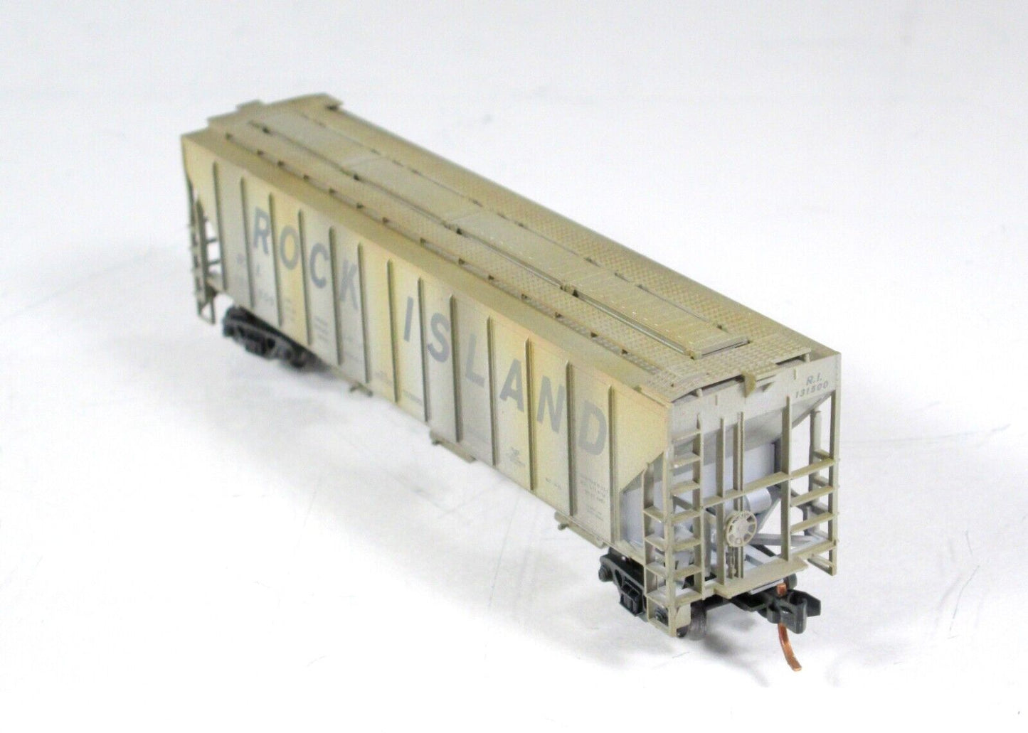N Scale ***ROCK ISLAND*** Weathered 3-Bay Hopper #131500 - Micro Trains 09644030