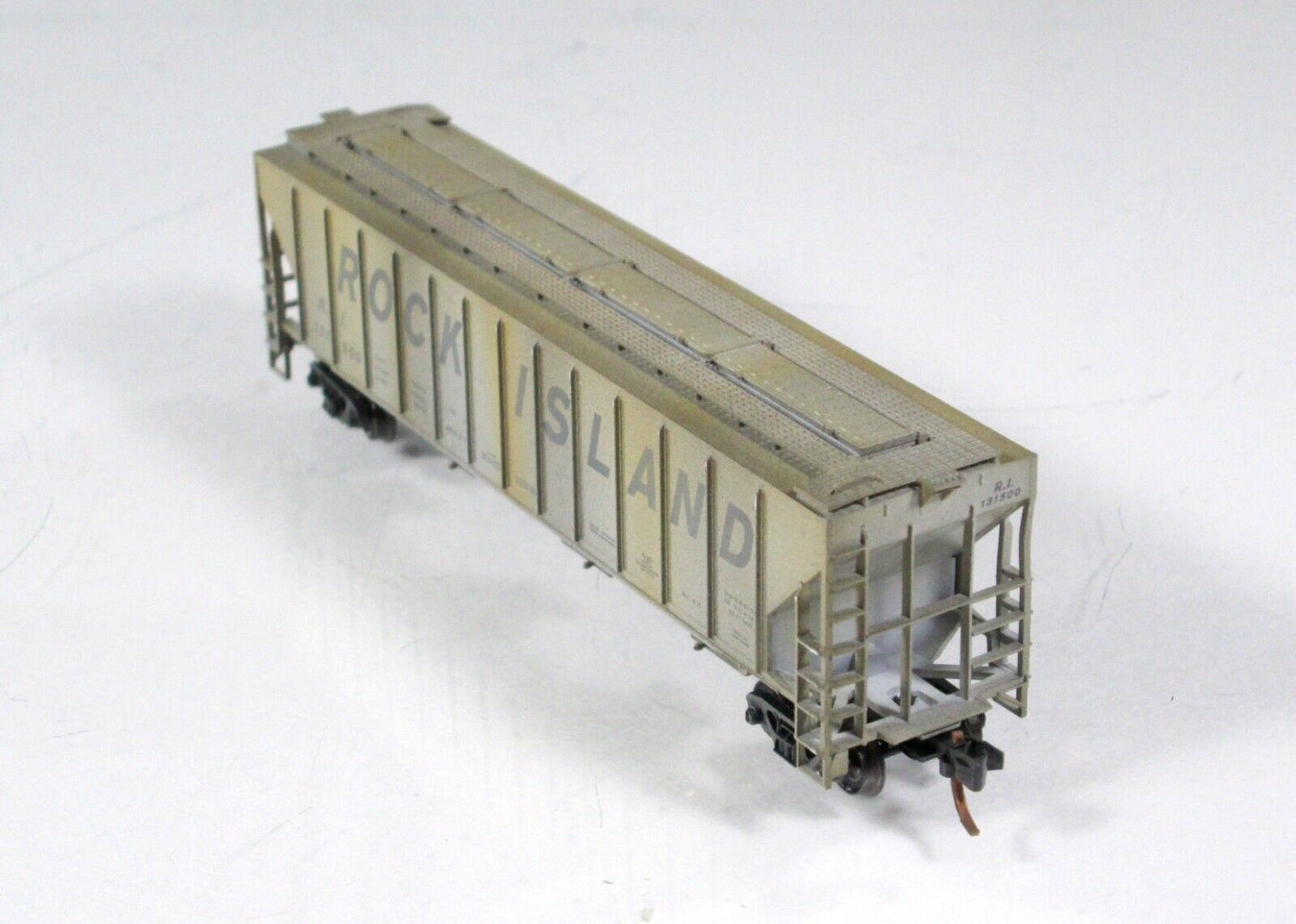 N Scale ***ROCK ISLAND*** Weathered 3-Bay Hopper #131500 - Micro Trains 09644030