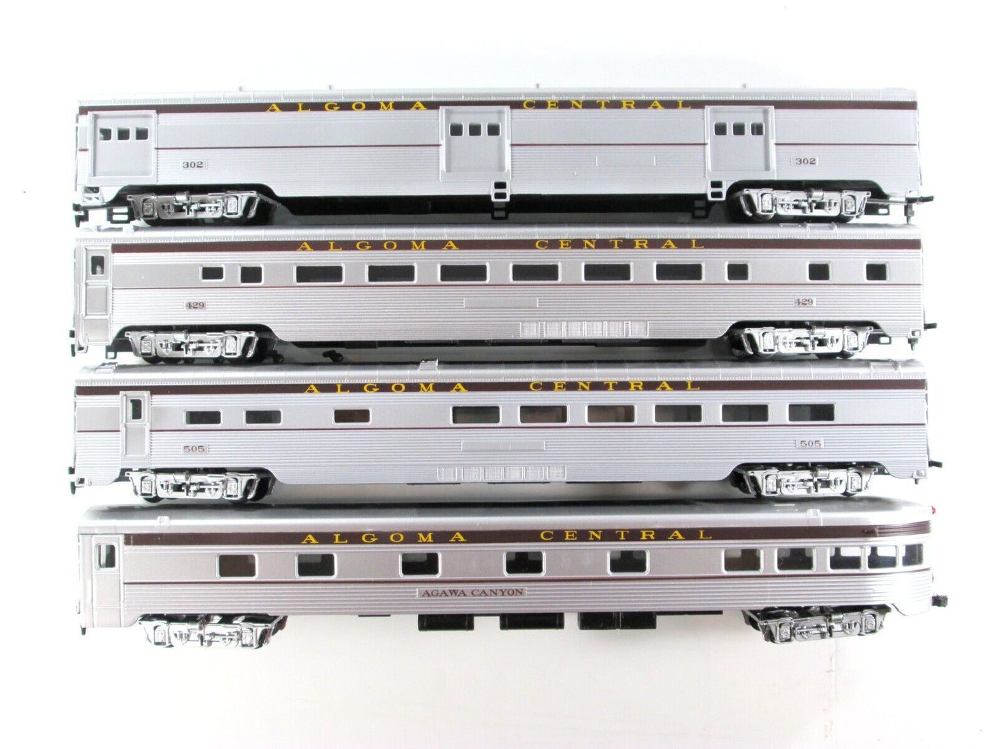 HO Scale ***ALGOMA CENTRAL**8 Corrugated Lightweight Passenger 8-Set - IHC 47768