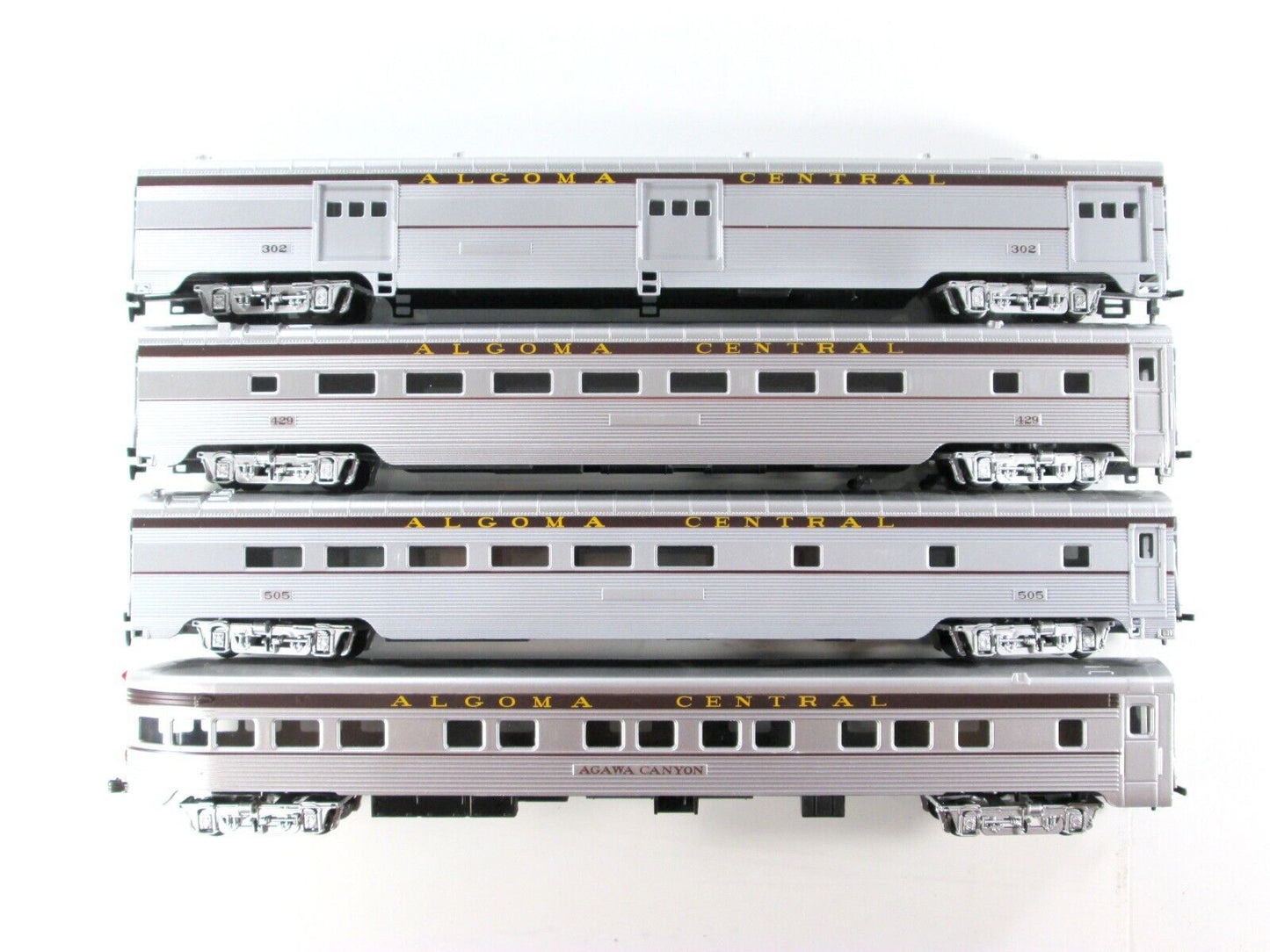 HO Scale ***ALGOMA CENTRAL**8 Corrugated Lightweight Passenger 8-Set - IHC 47768