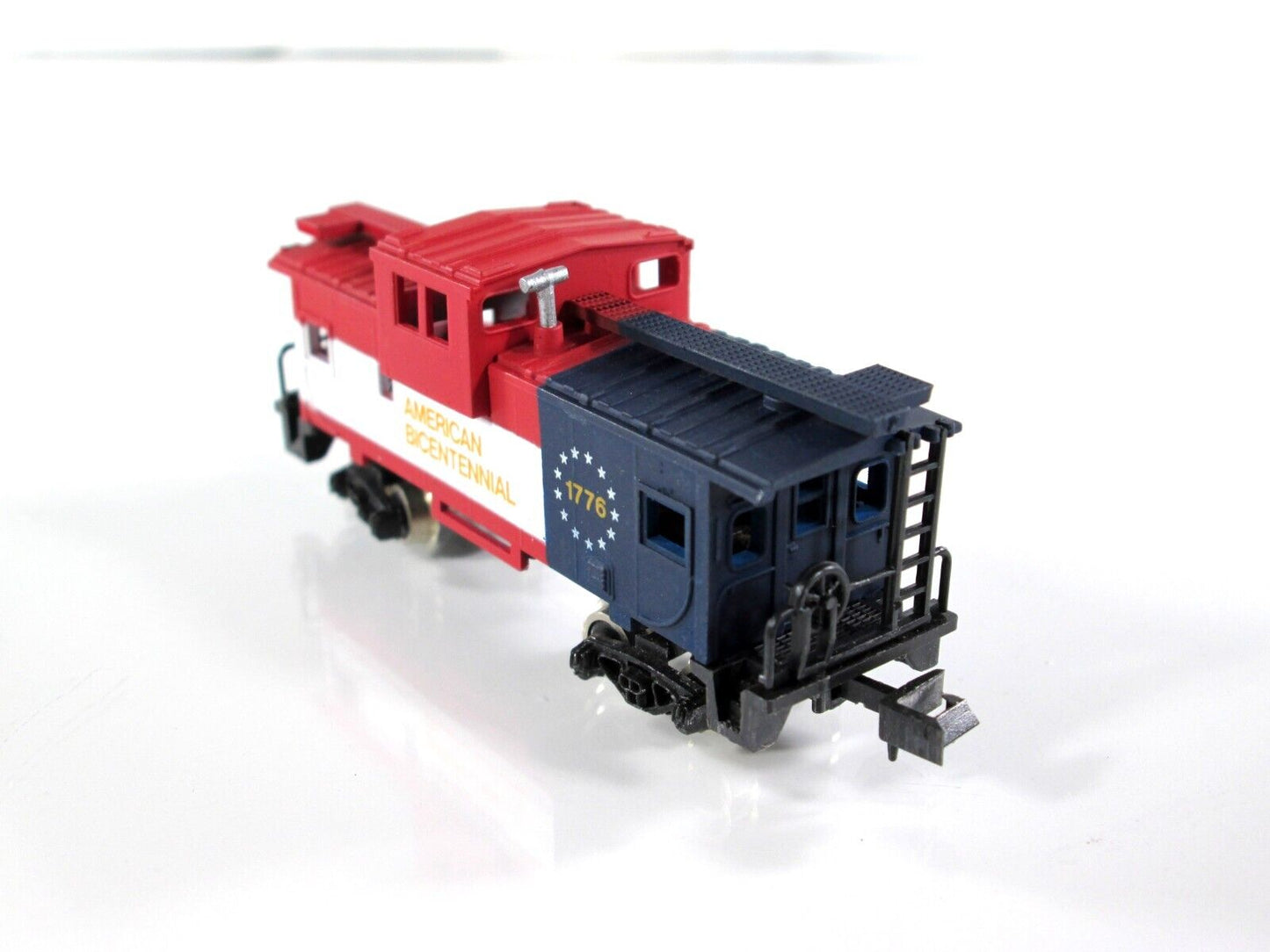 N Scale ***AMERICAN BICENTENNIAL*** 36' Cupola Caboose #1776 ----- Bachmann 5703