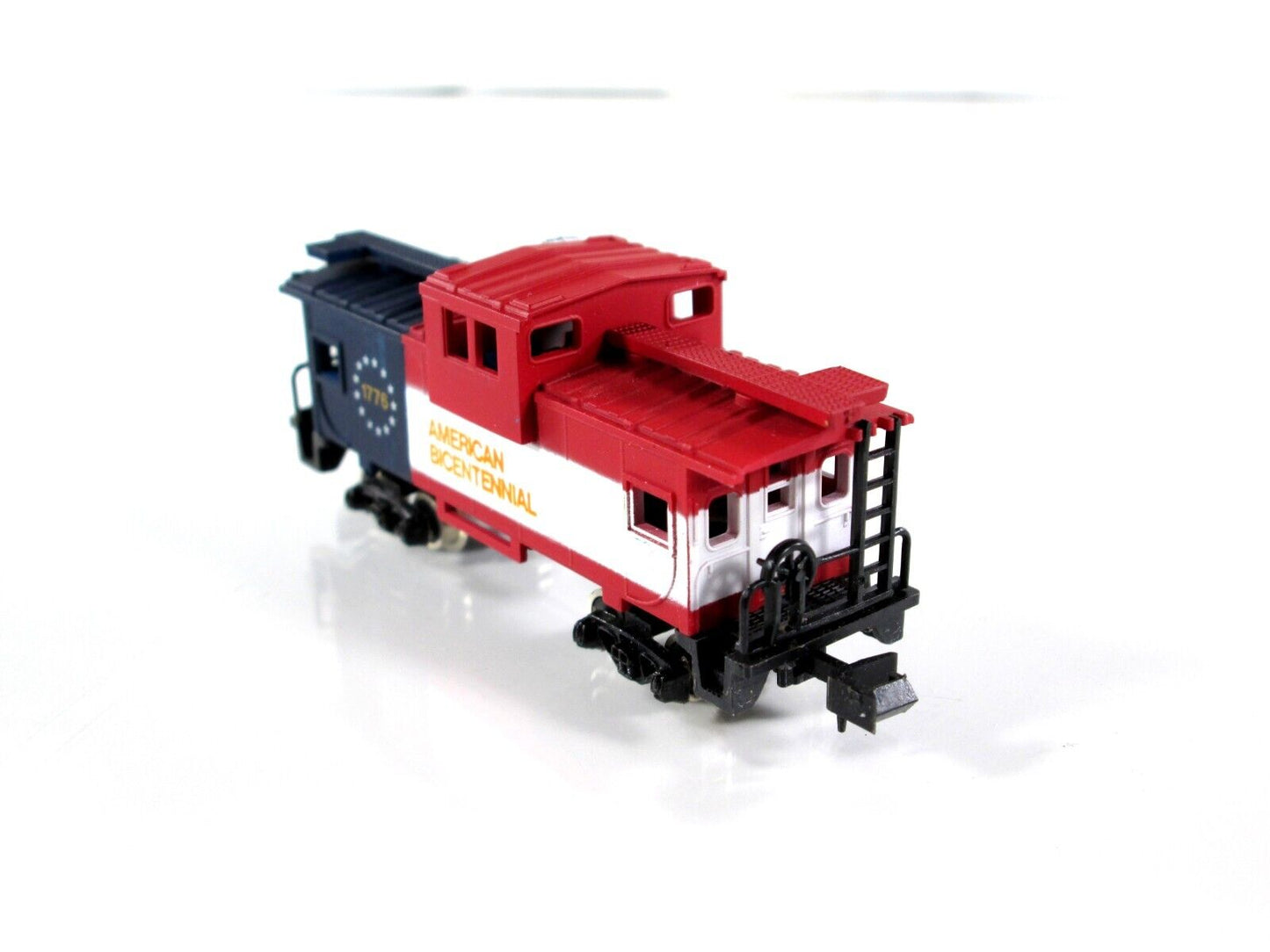 N Scale ***AMERICAN BICENTENNIAL*** 36' Cupola Caboose #1776 ----- Bachmann 5703