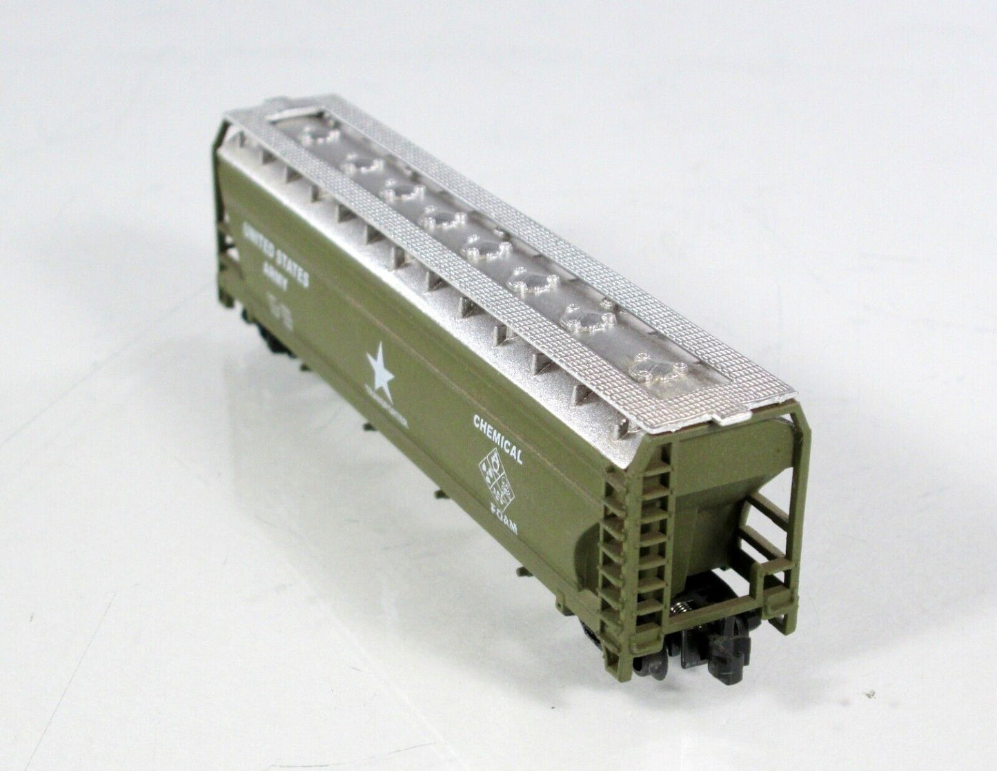 N Scale **US ARMY** 3-Bay Covered Hopper Chemical Transporter, Model Power 83493
