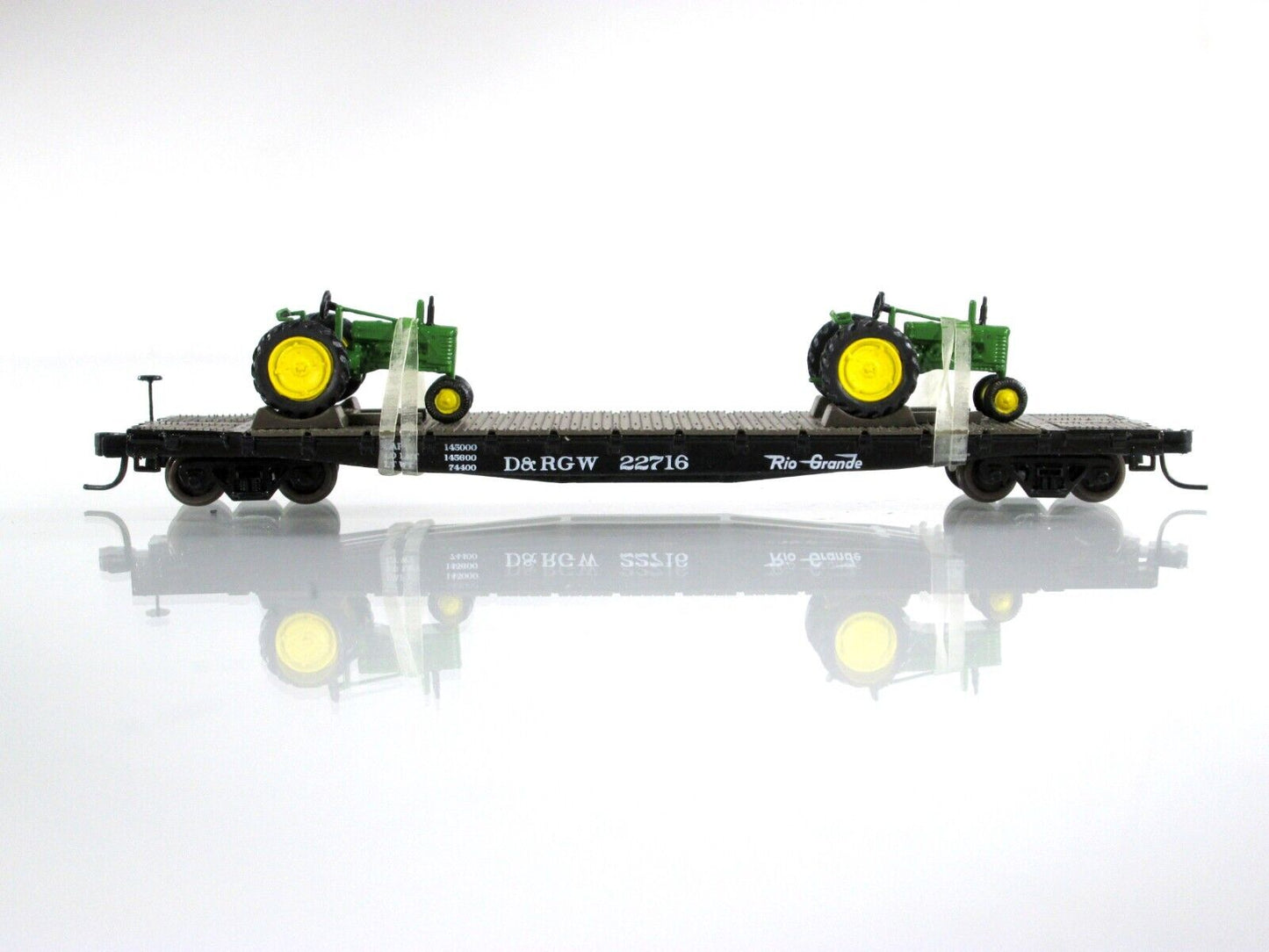 N Scale *JOHN DEERE* Tractors, Flat Car *RIO GRANDE* 22716 - Athearn 10435 *RARE