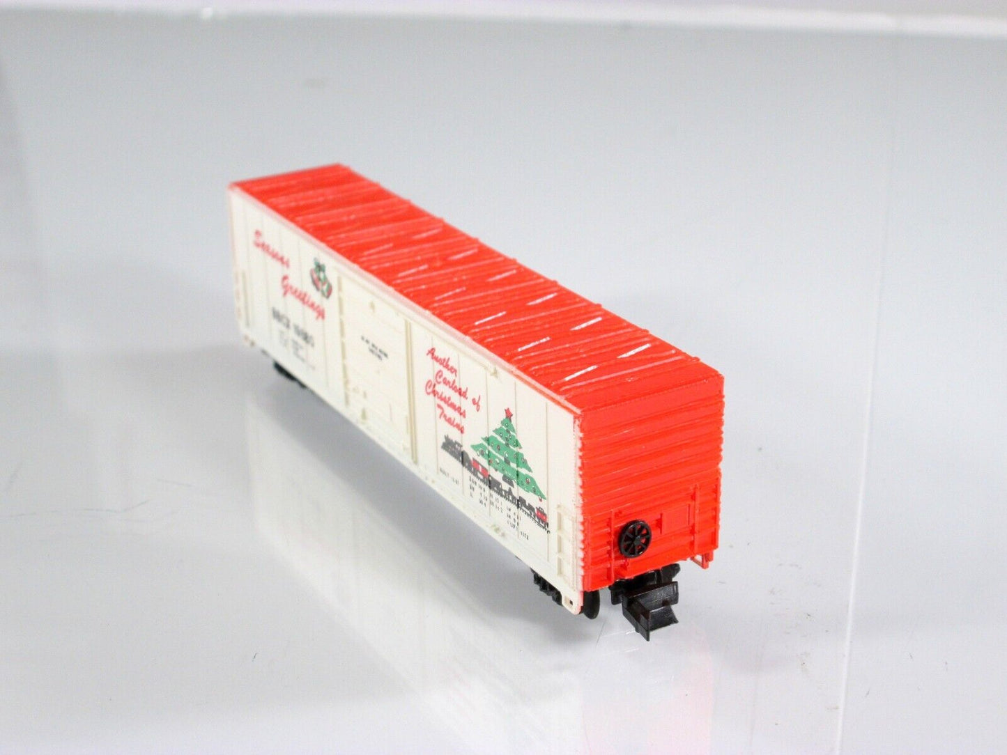 N Scale ***CHRISTMAS SEASON'S GREETINGS*** 50' Box Car, BBCX 1988 - Bev-Bel 2165