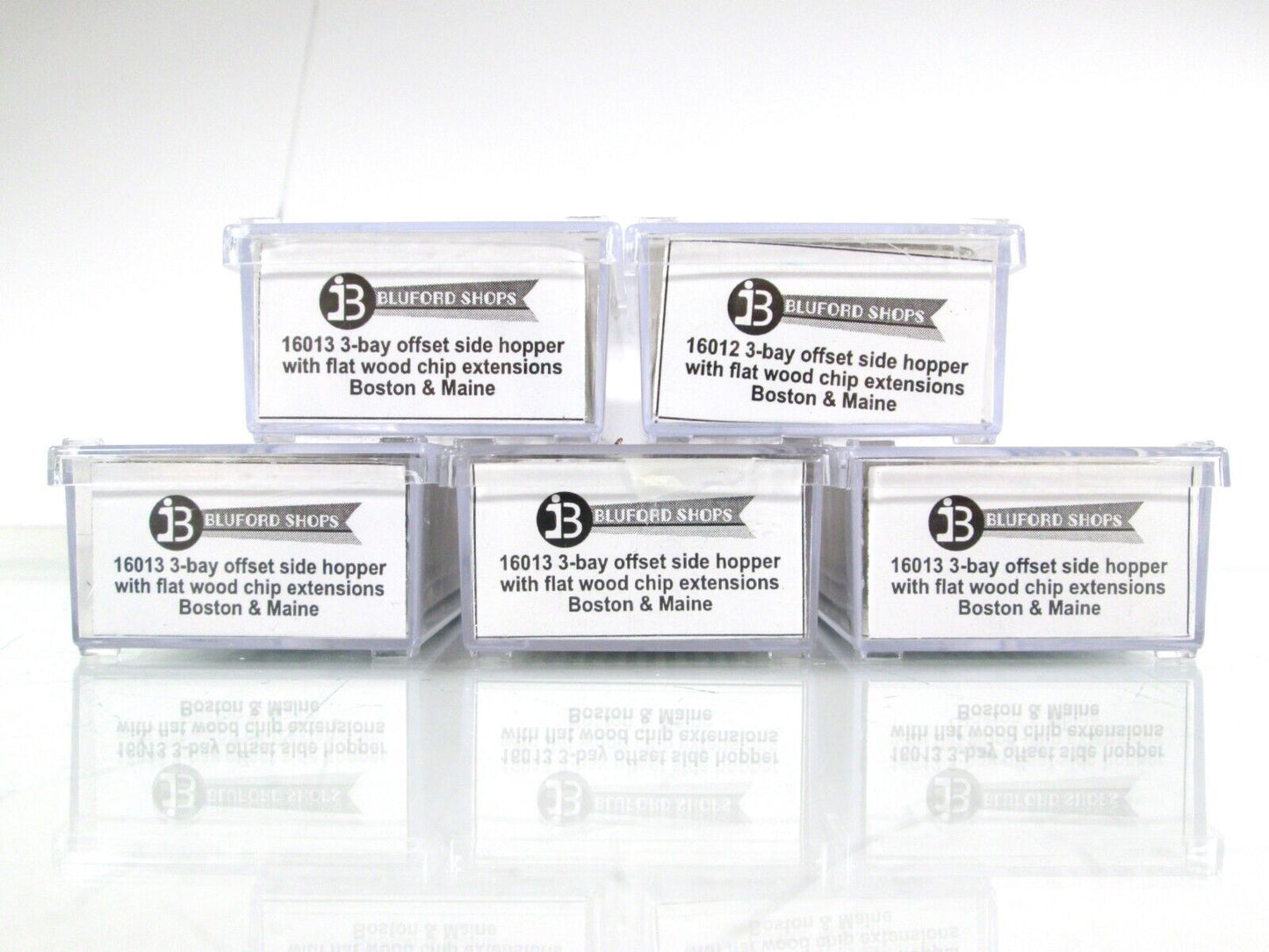 N Scale ***BOSTON & MAINE*** Woodchip Hopper 5-Pack Set w/ Loads - Bluford 16013