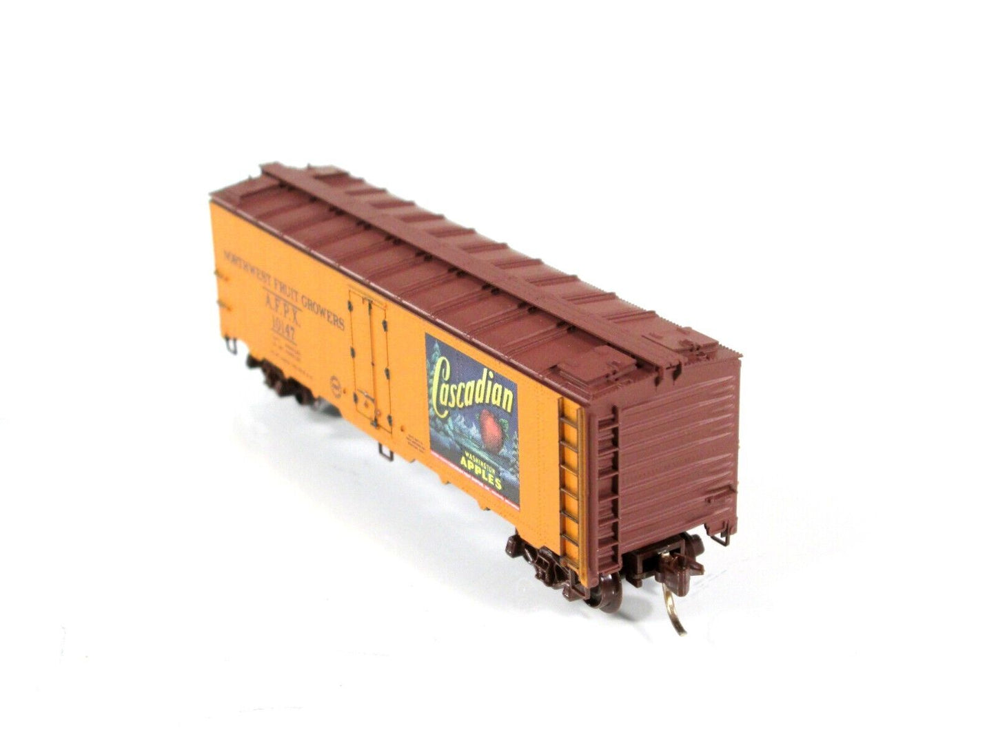 N Scale **CASCADIAN APPLES** Reefer #01, AFPX #10147 -Micro Trains, Lowell Smith